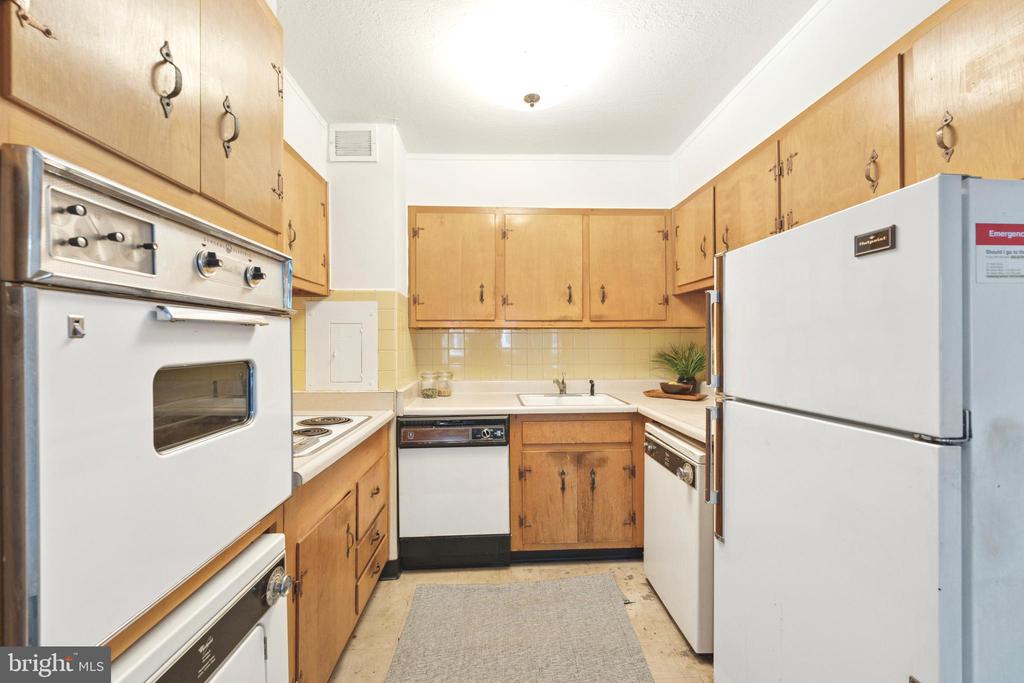 1900 JOHN F KENNEDY BOULEVARD Unit: 1610