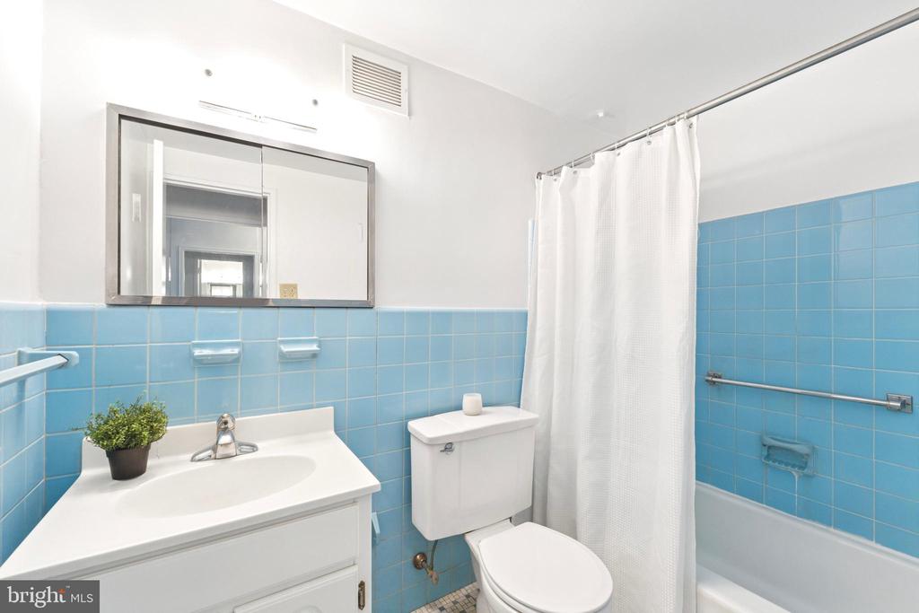1900 JOHN F KENNEDY BOULEVARD Unit: 1610