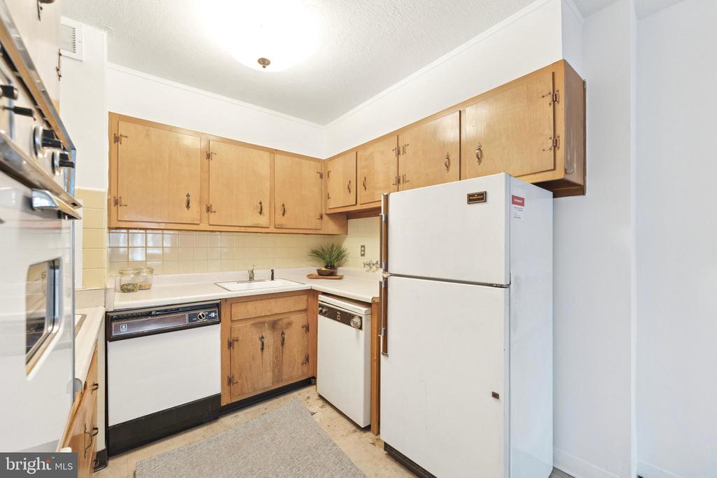 1900 JOHN F KENNEDY BOULEVARD Unit: 1610