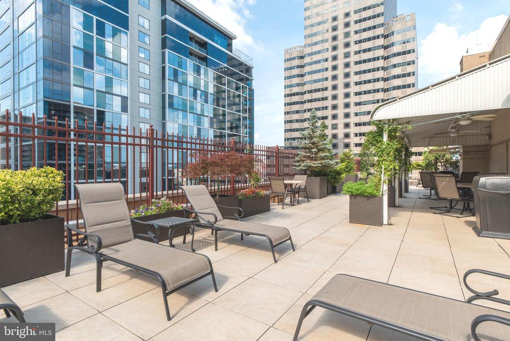 1900 JOHN F KENNEDY BOULEVARD Unit: 1610
