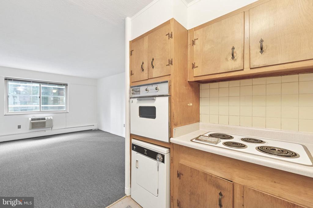 1900 JOHN F KENNEDY BOULEVARD Unit: 1610