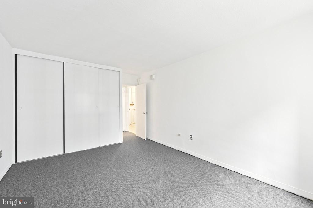 1900 JOHN F KENNEDY BOULEVARD Unit: 1610