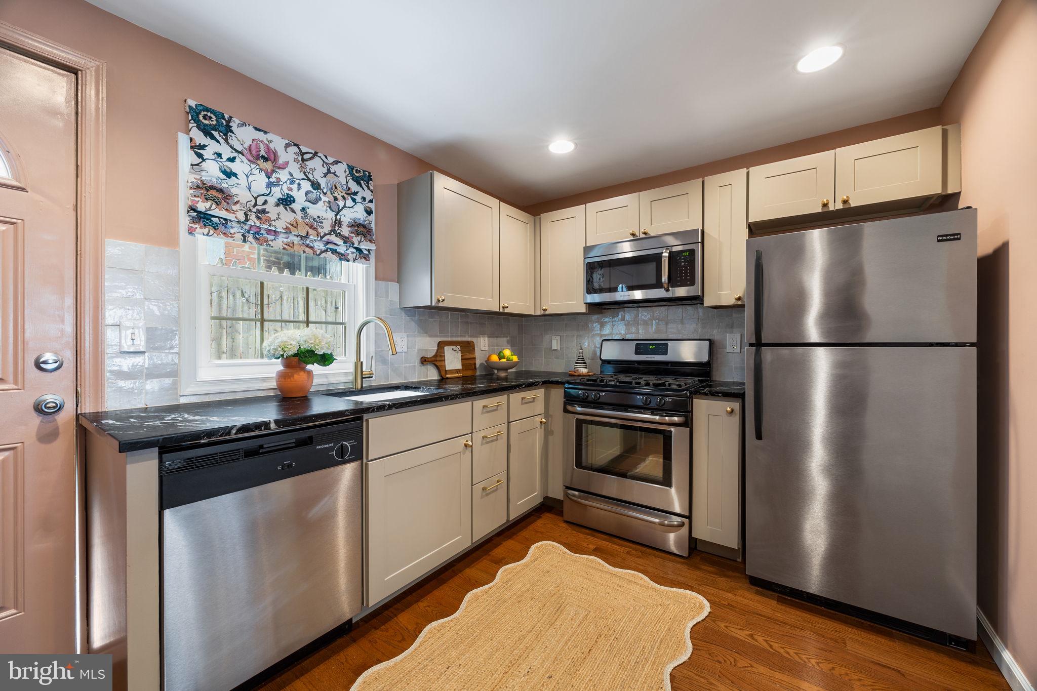 1424 S ORIANNA STREET