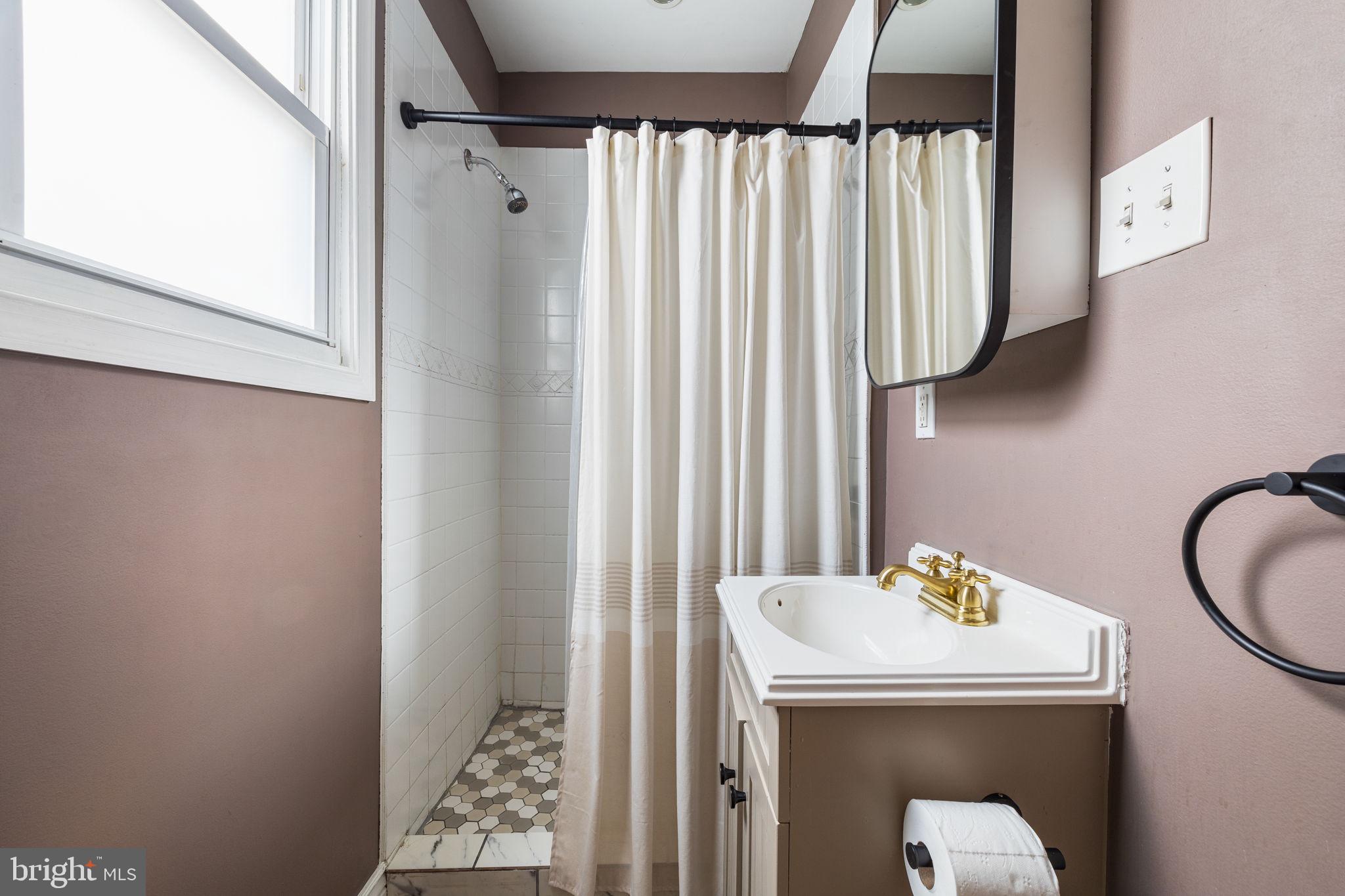 1424 S ORIANNA STREET