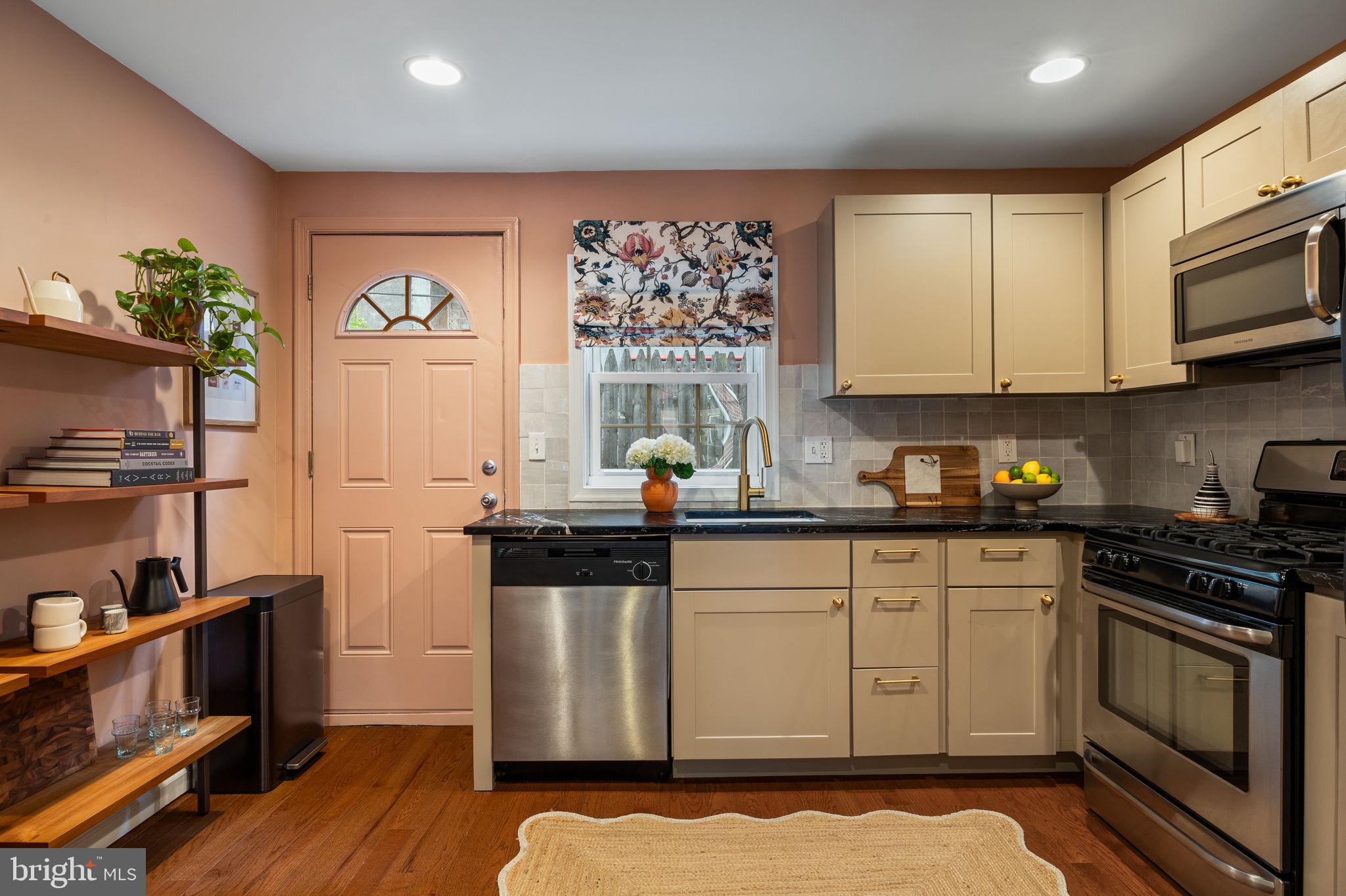 1424 S ORIANNA STREET