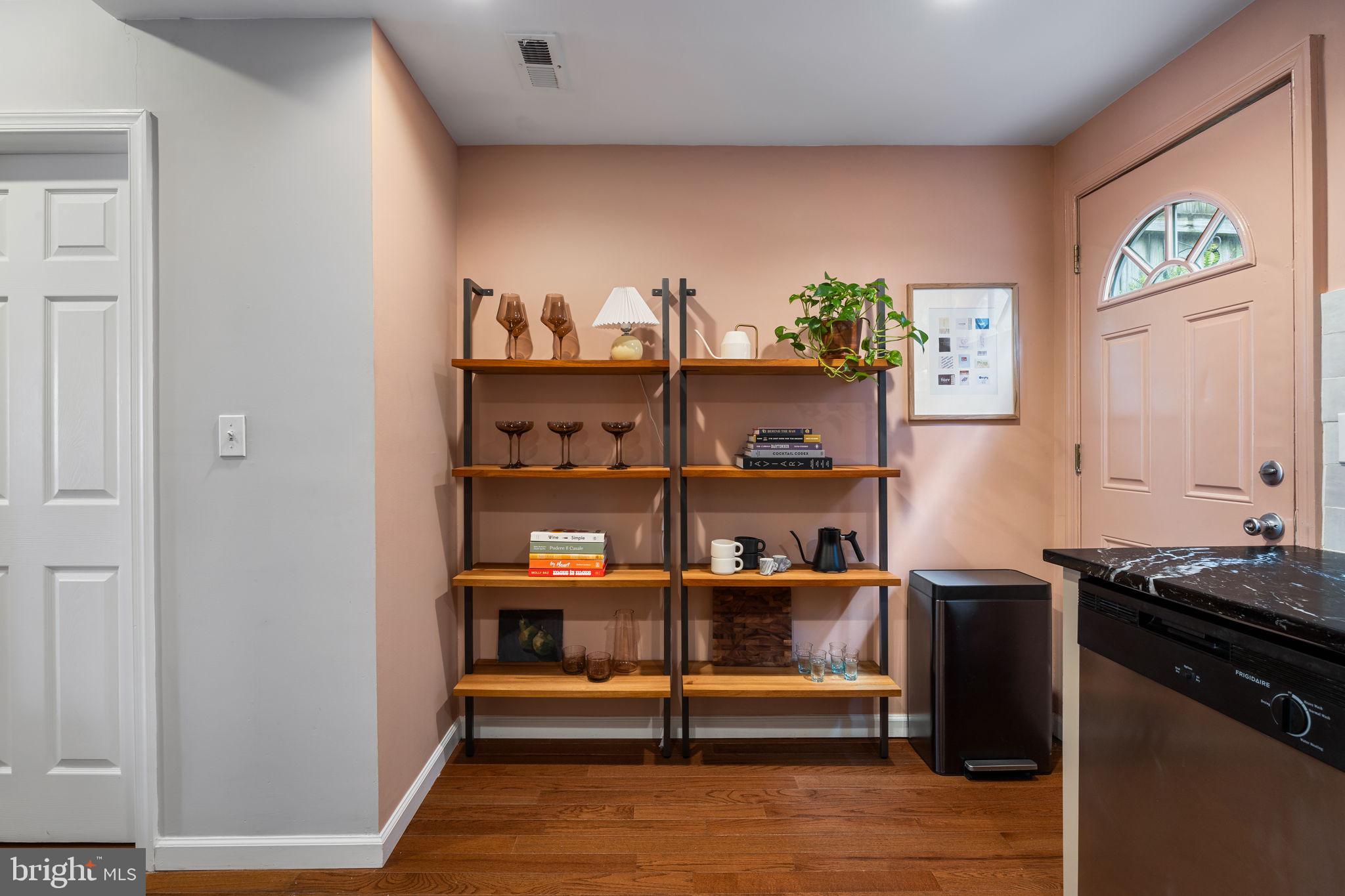 1424 S ORIANNA STREET