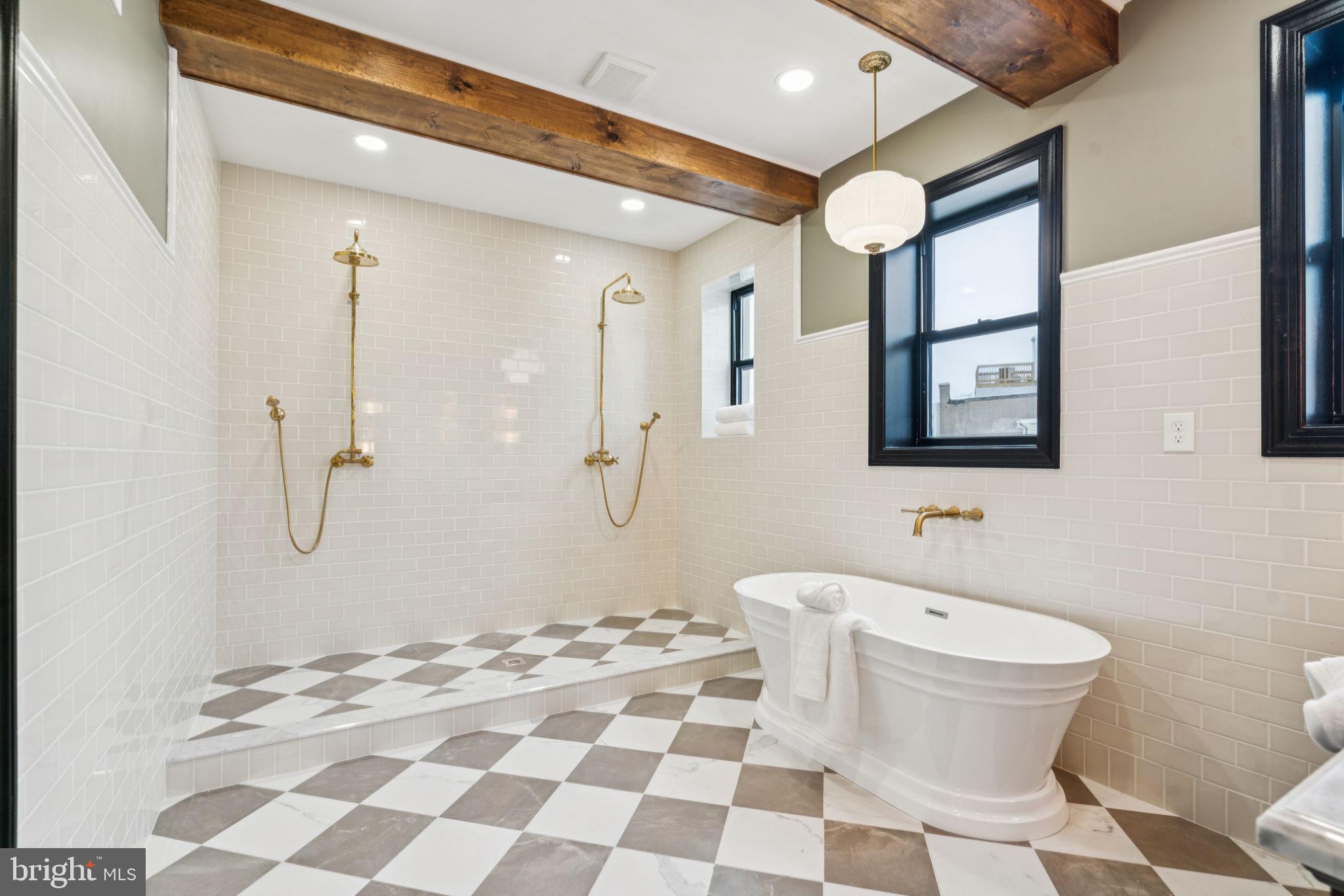 1310 E PASSYUNK AVENUE