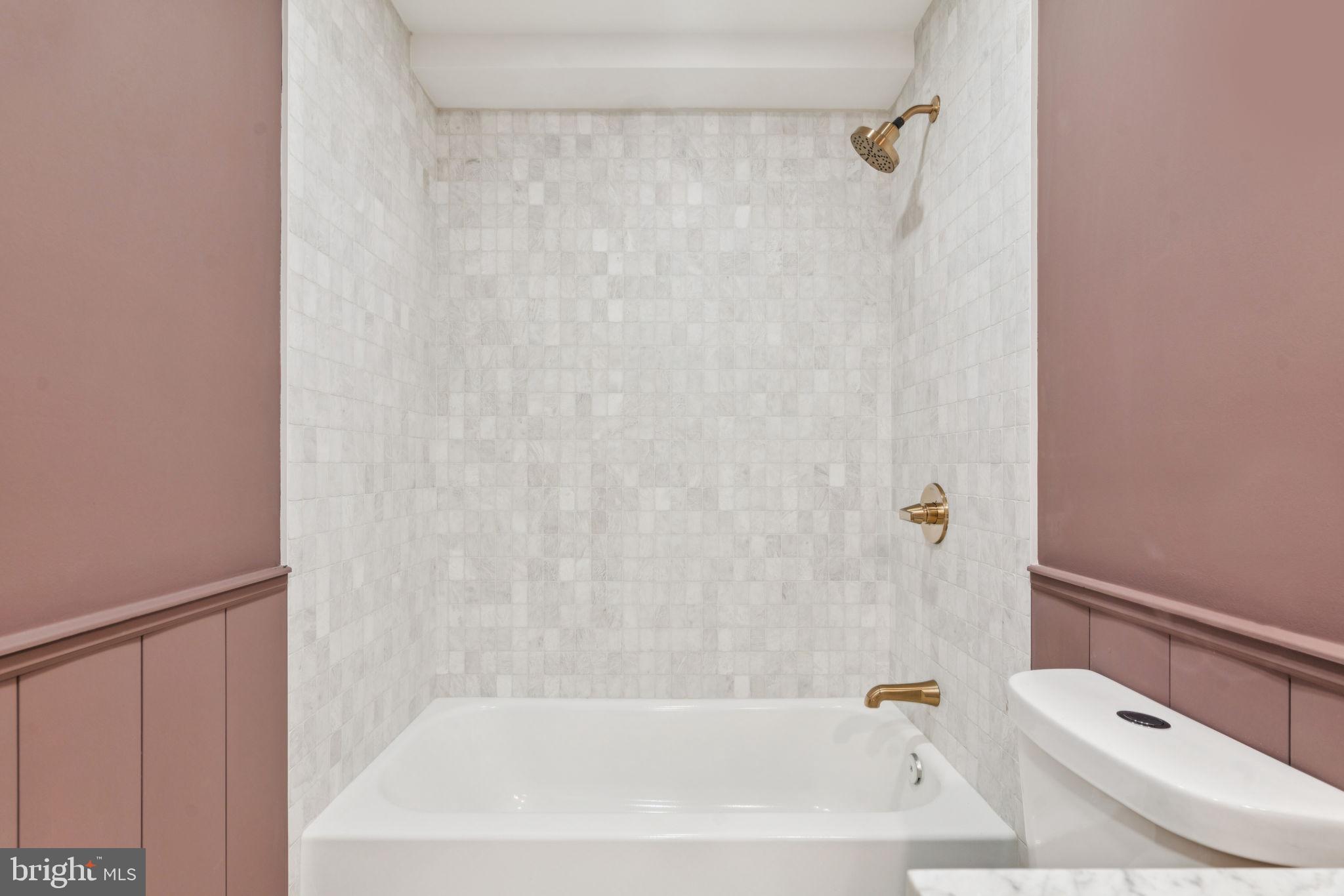 1310 E PASSYUNK AVENUE