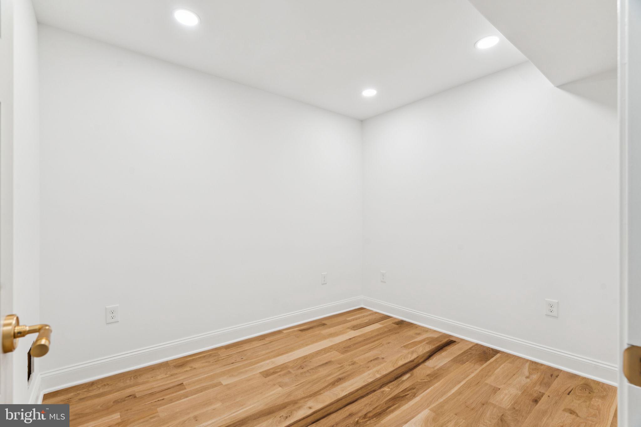 1310 E PASSYUNK AVENUE