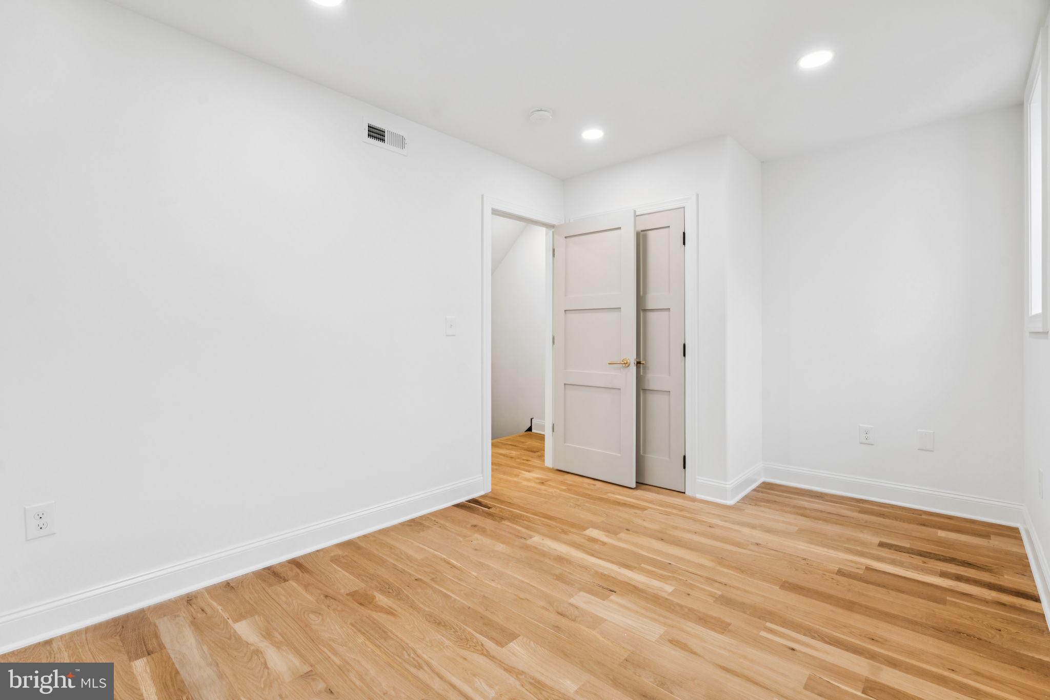 1310 E PASSYUNK AVENUE