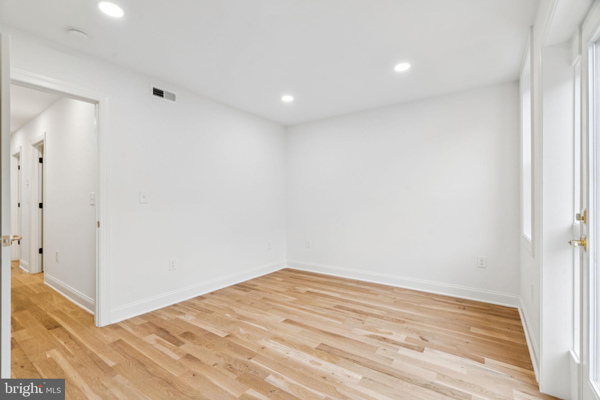 1310 E PASSYUNK AVENUE