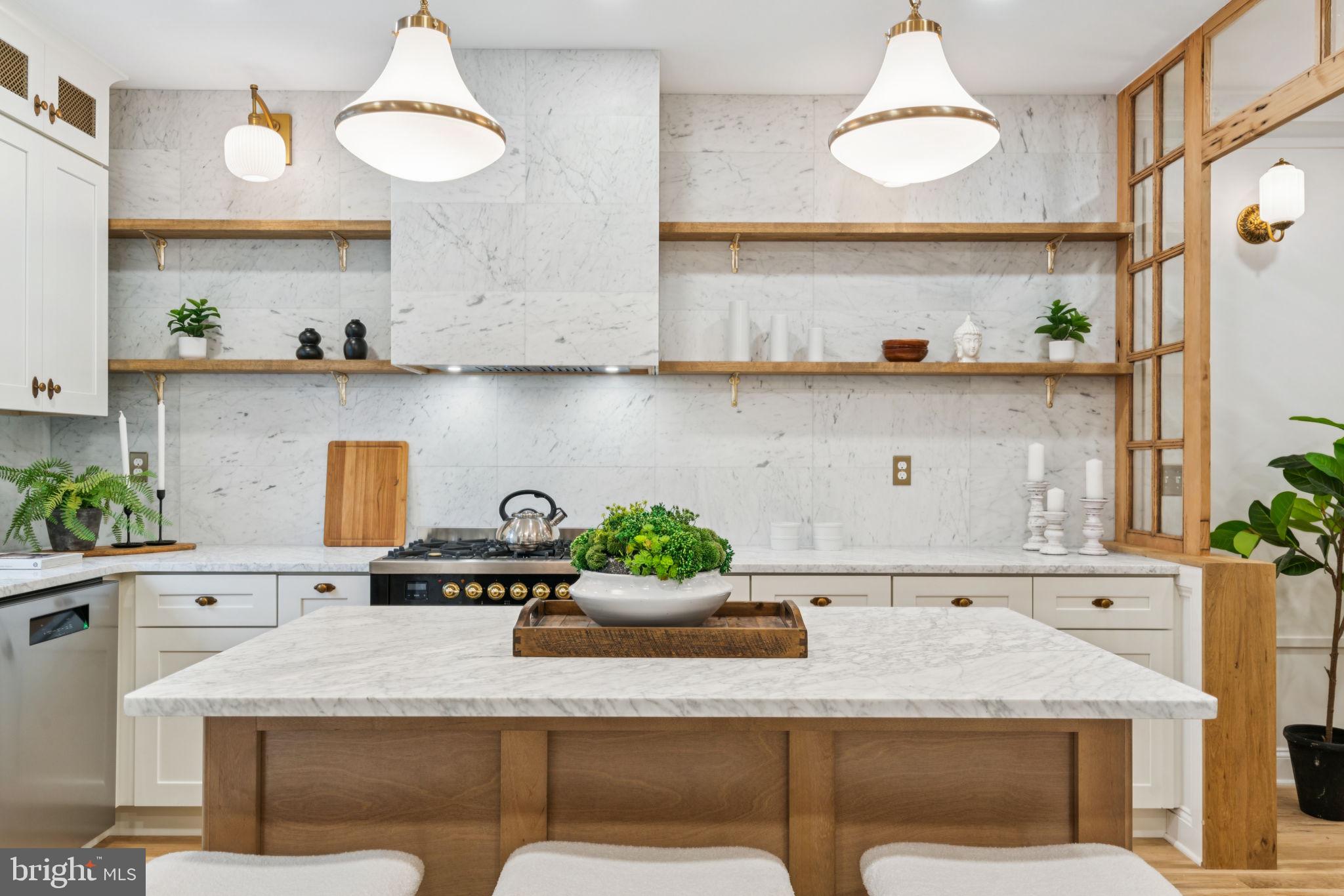 1310 E PASSYUNK AVENUE