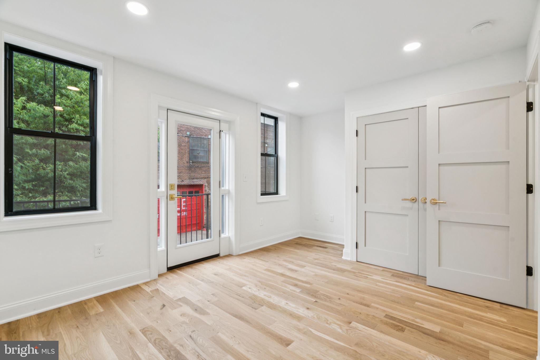 1310 E PASSYUNK AVENUE