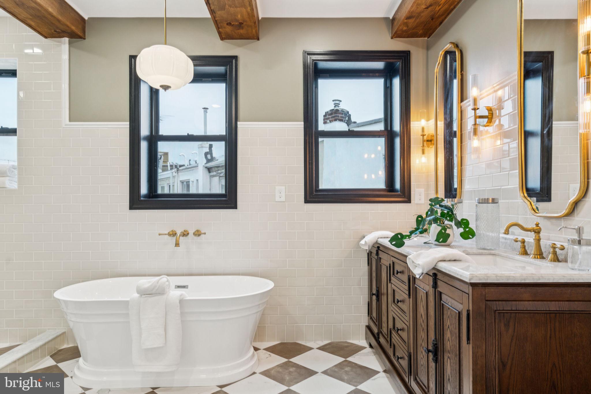 1310 E PASSYUNK AVENUE