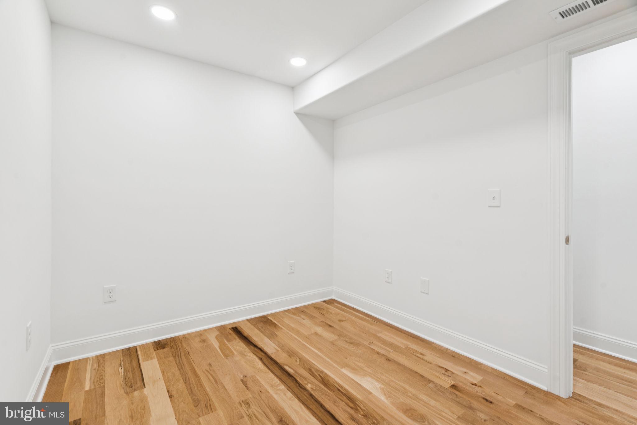 1310 E PASSYUNK AVENUE