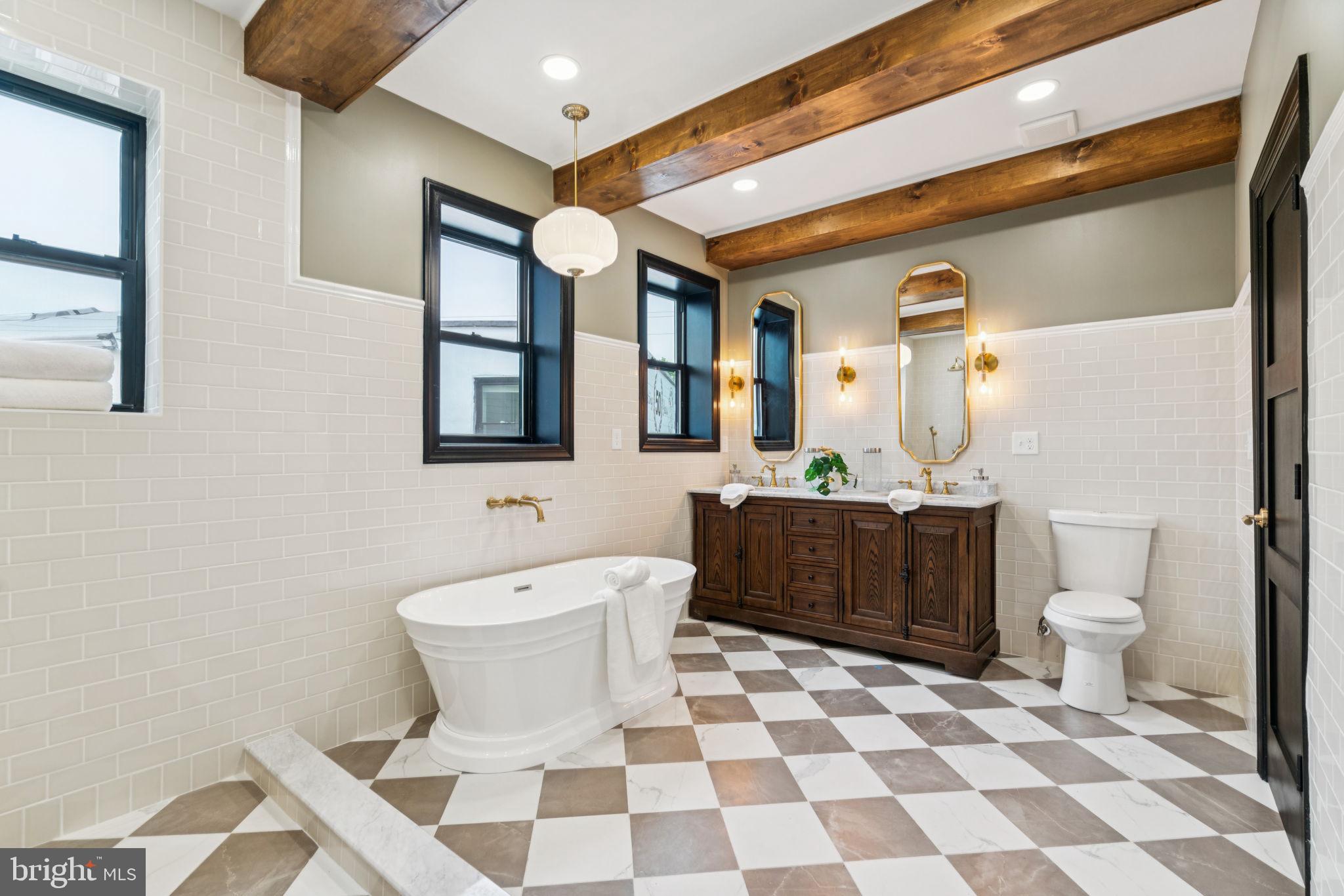 1310 E PASSYUNK AVENUE