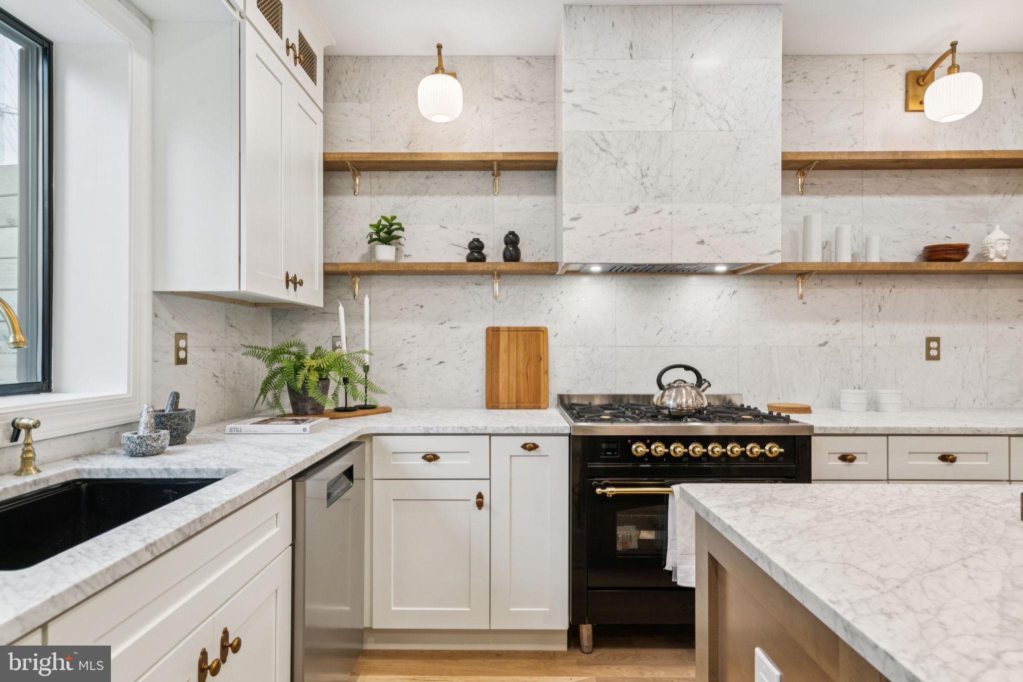 1310 E PASSYUNK AVENUE