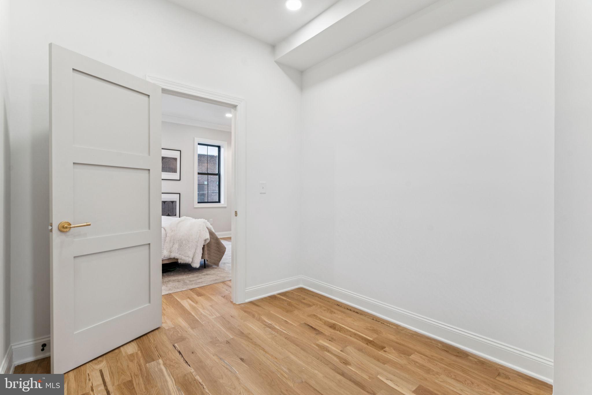 1310 E PASSYUNK AVENUE