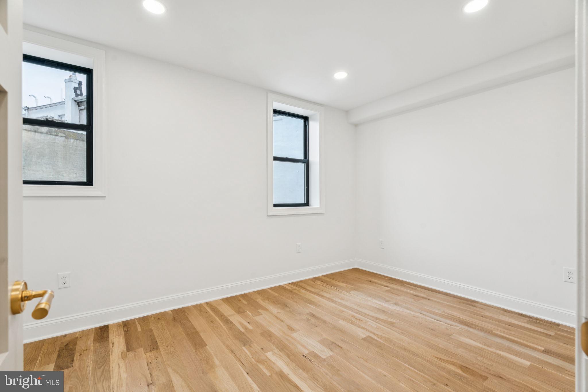 1310 E PASSYUNK AVENUE