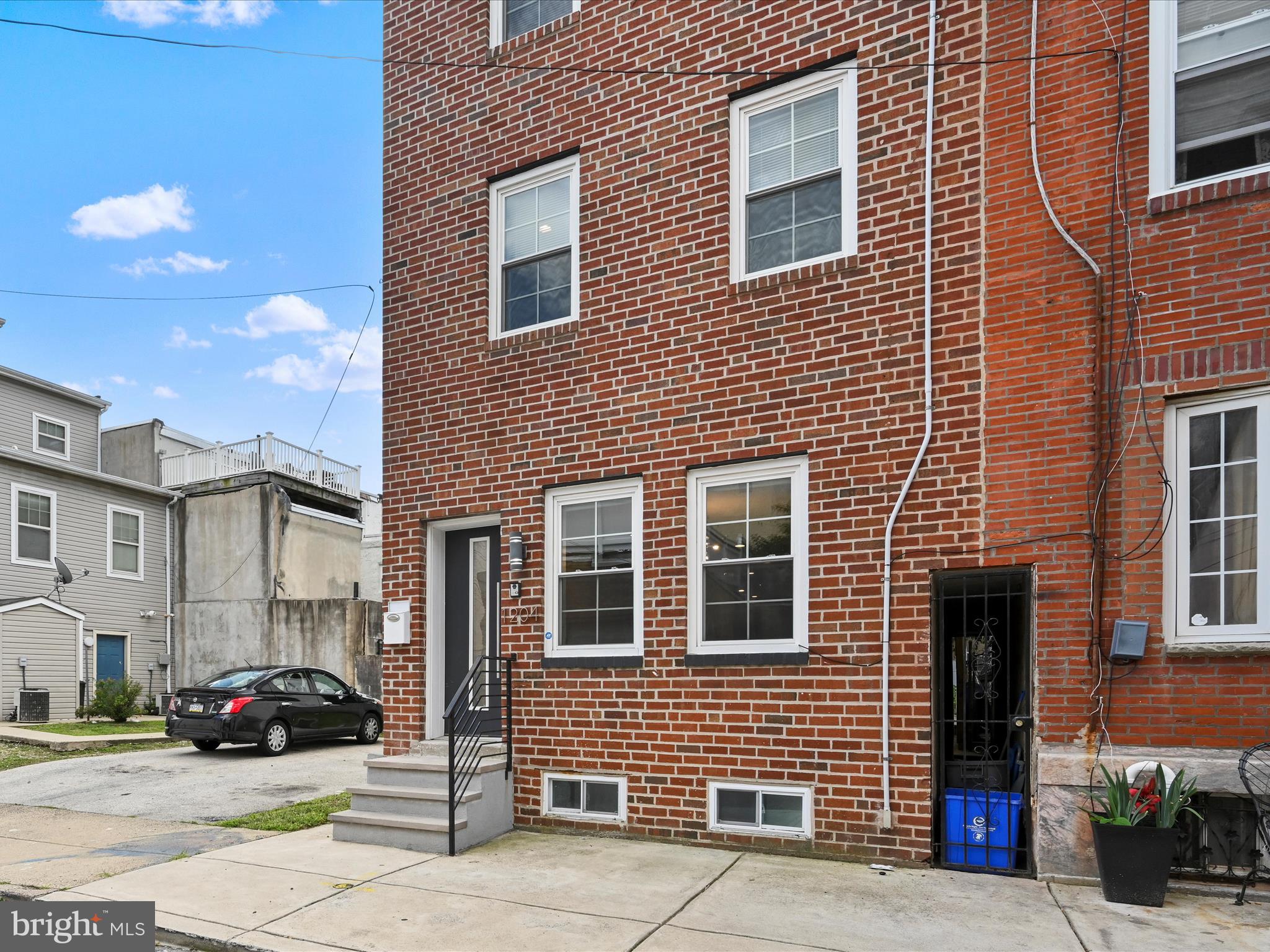 1204 MONTROSE STREET