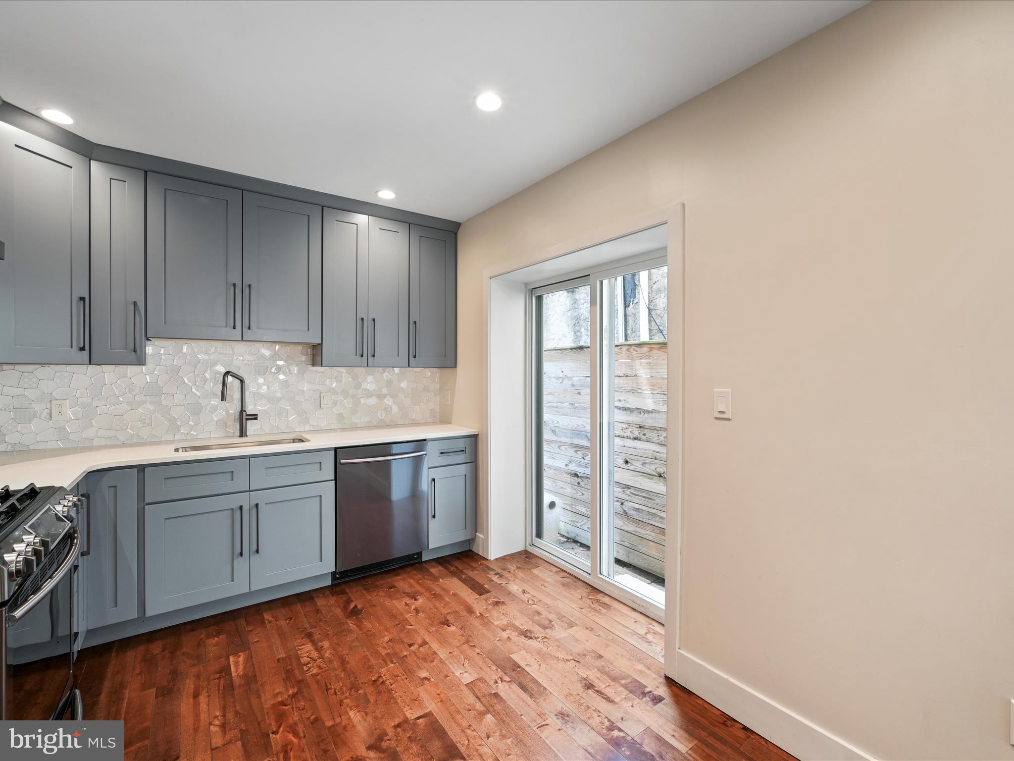 1204 MONTROSE STREET