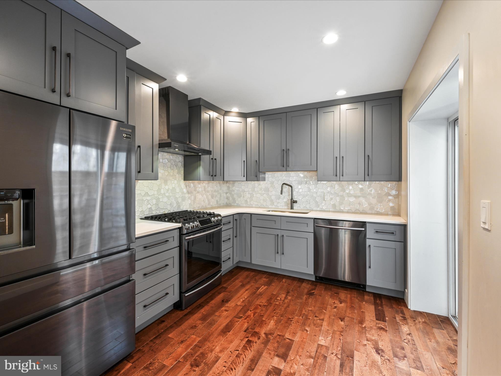 1204 MONTROSE STREET