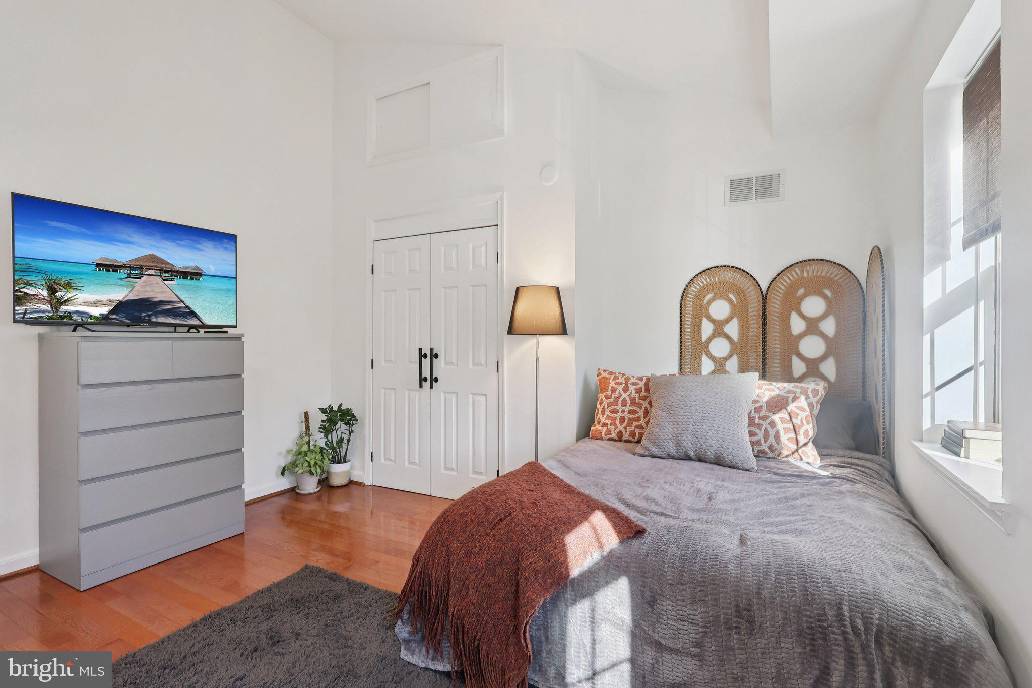 908 N ORIANNA STREET