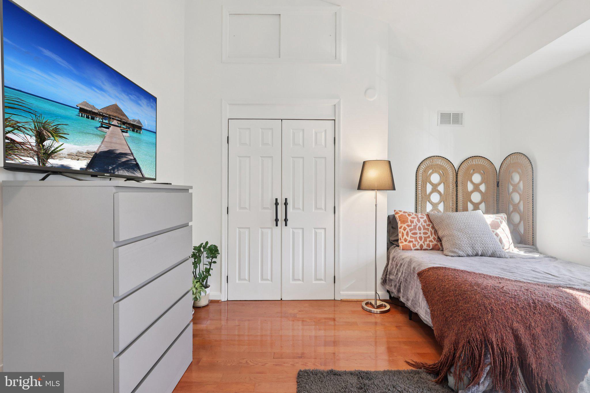 908 N ORIANNA STREET