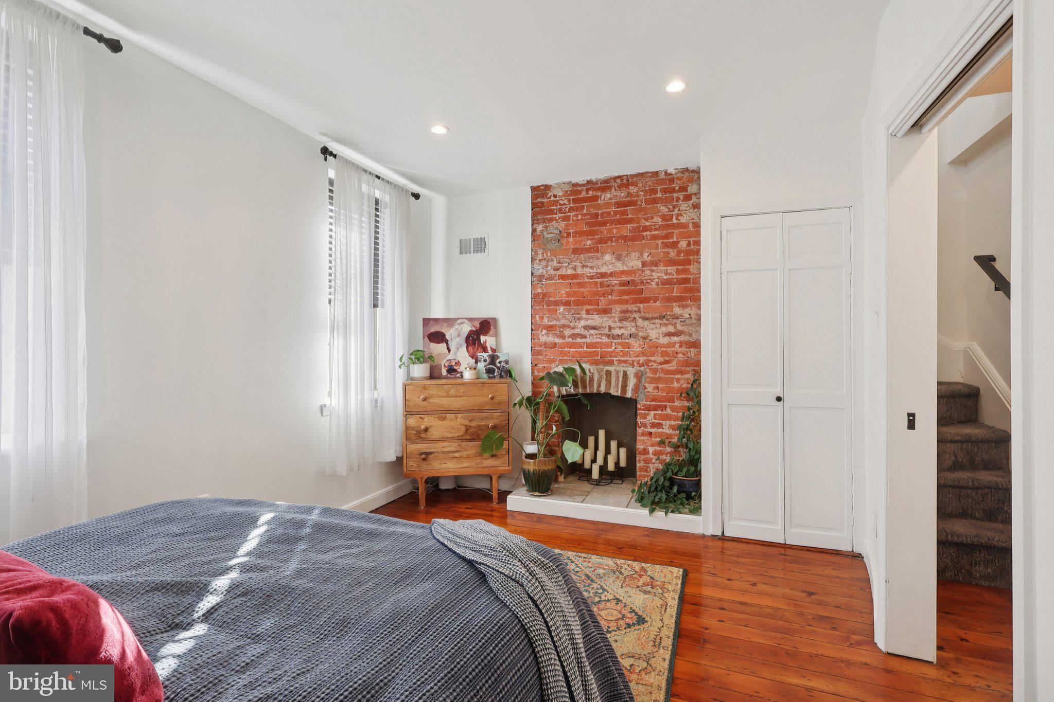 908 N ORIANNA STREET