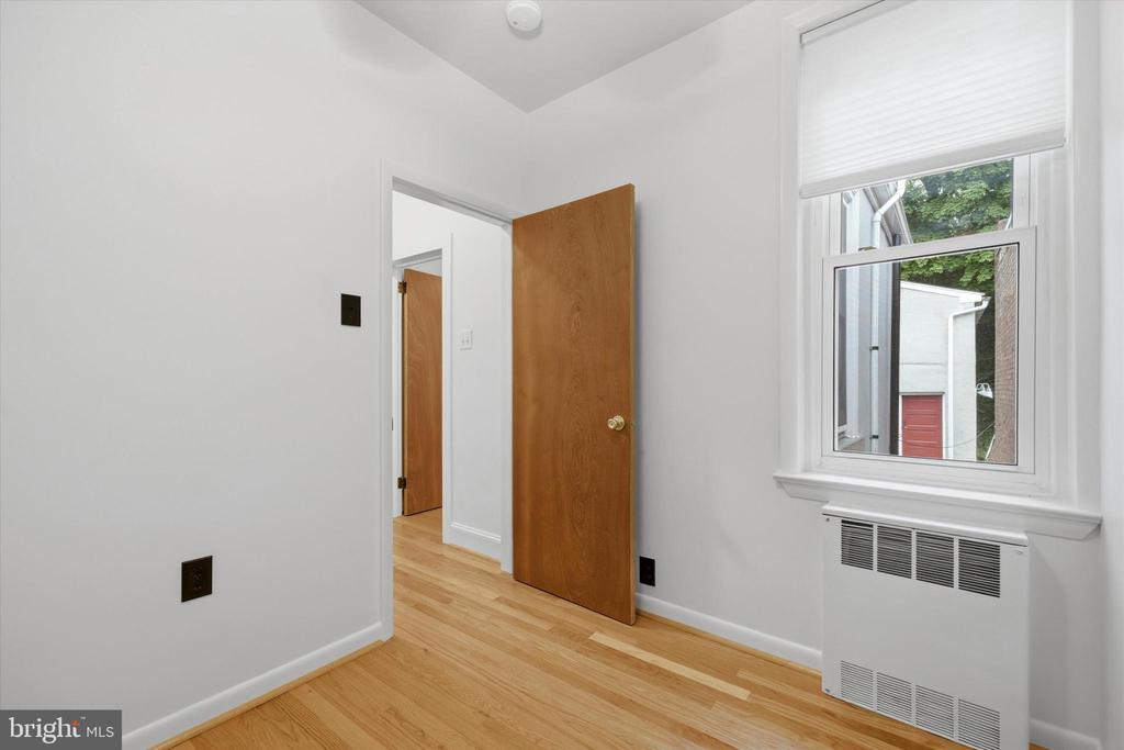 325 LEVERINGTON AVENUE