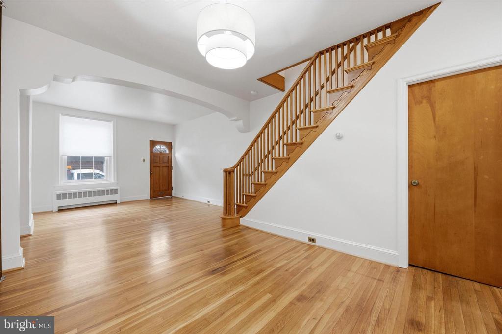 325 LEVERINGTON AVENUE