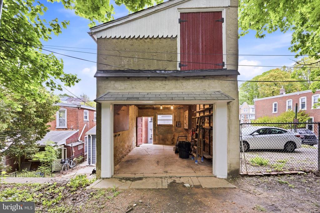 325 LEVERINGTON AVENUE