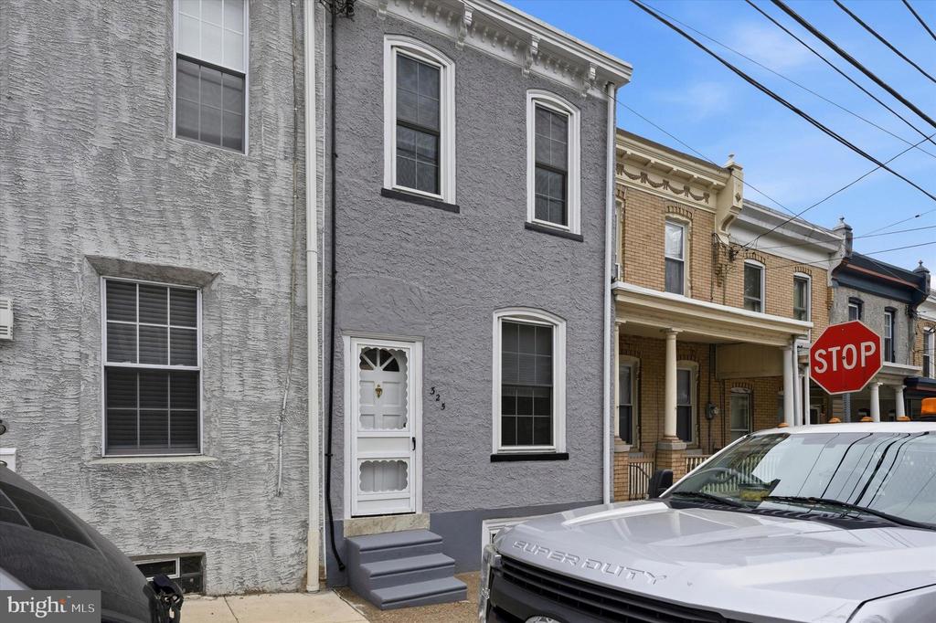 325 LEVERINGTON AVENUE