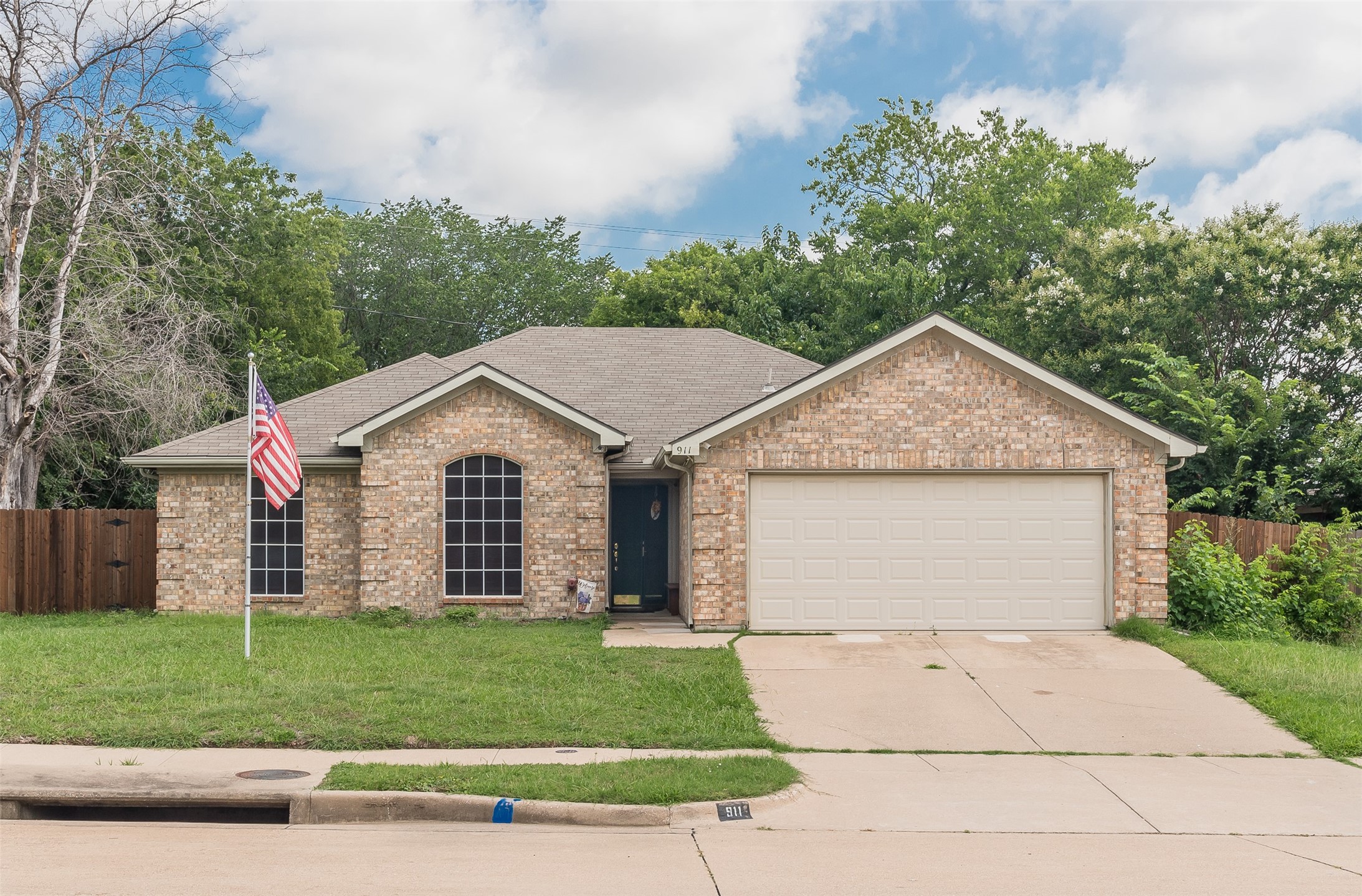 911 W Lynn Creek Drive