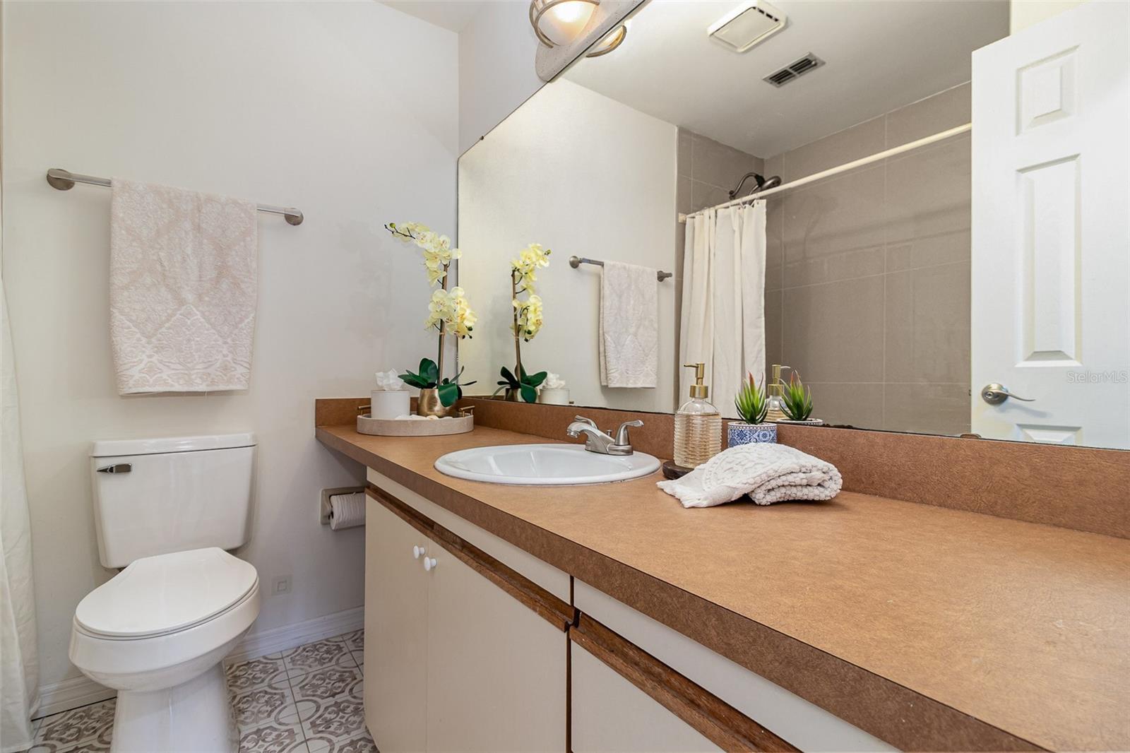 832 PARK LAKE PL #6A