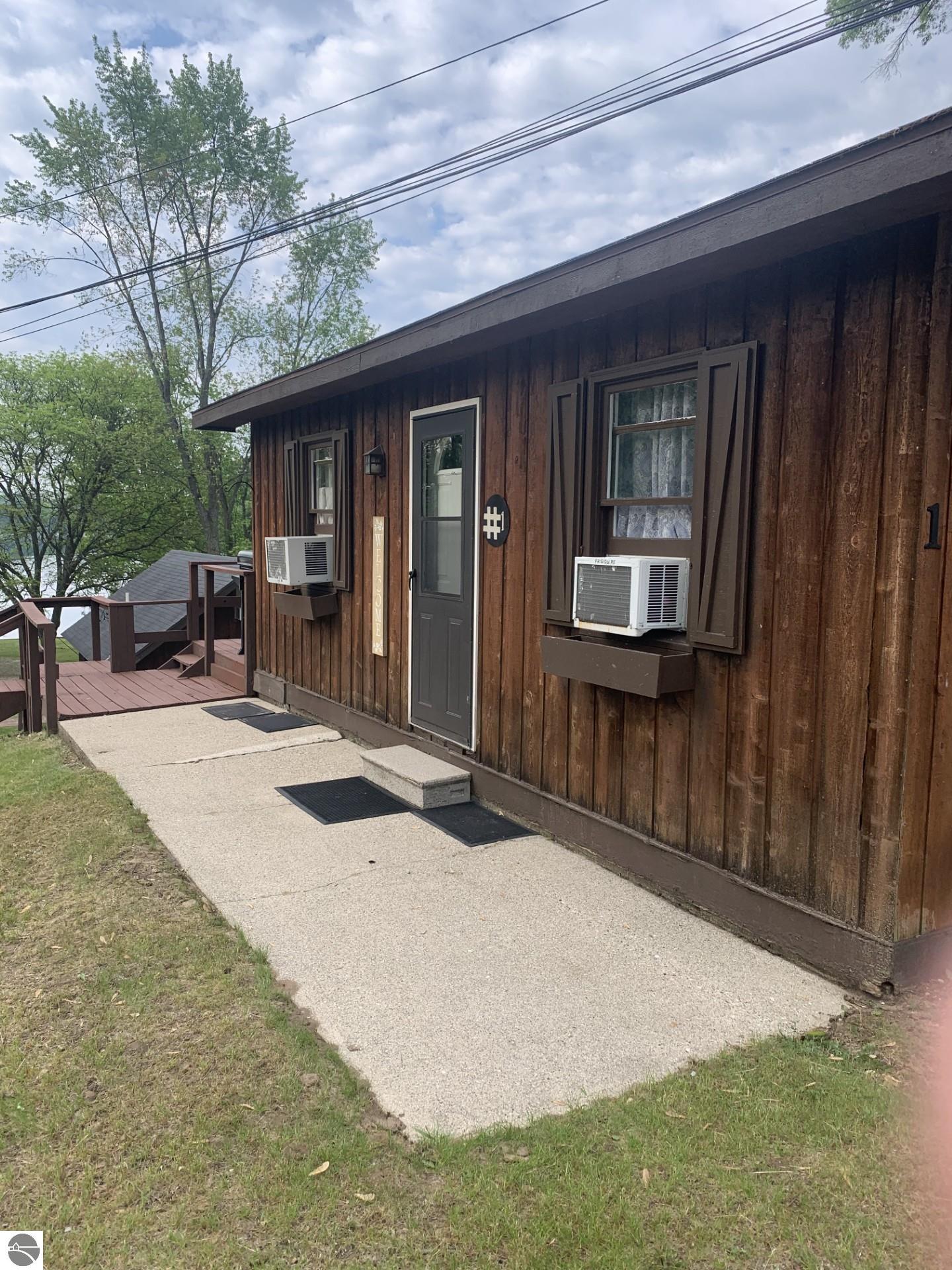 2052 N Ogemaw Trail