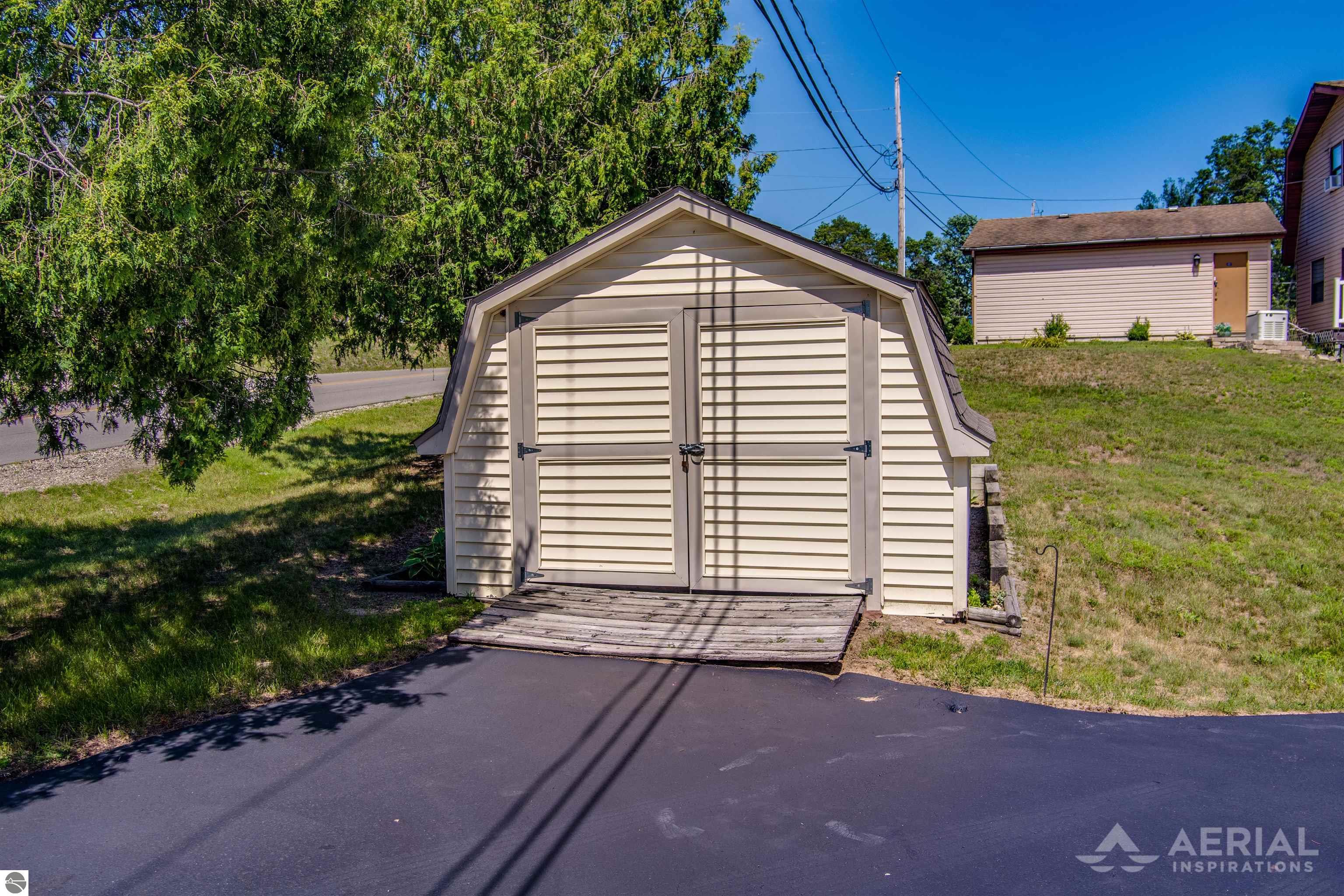 1580 N Ogemaw Trail