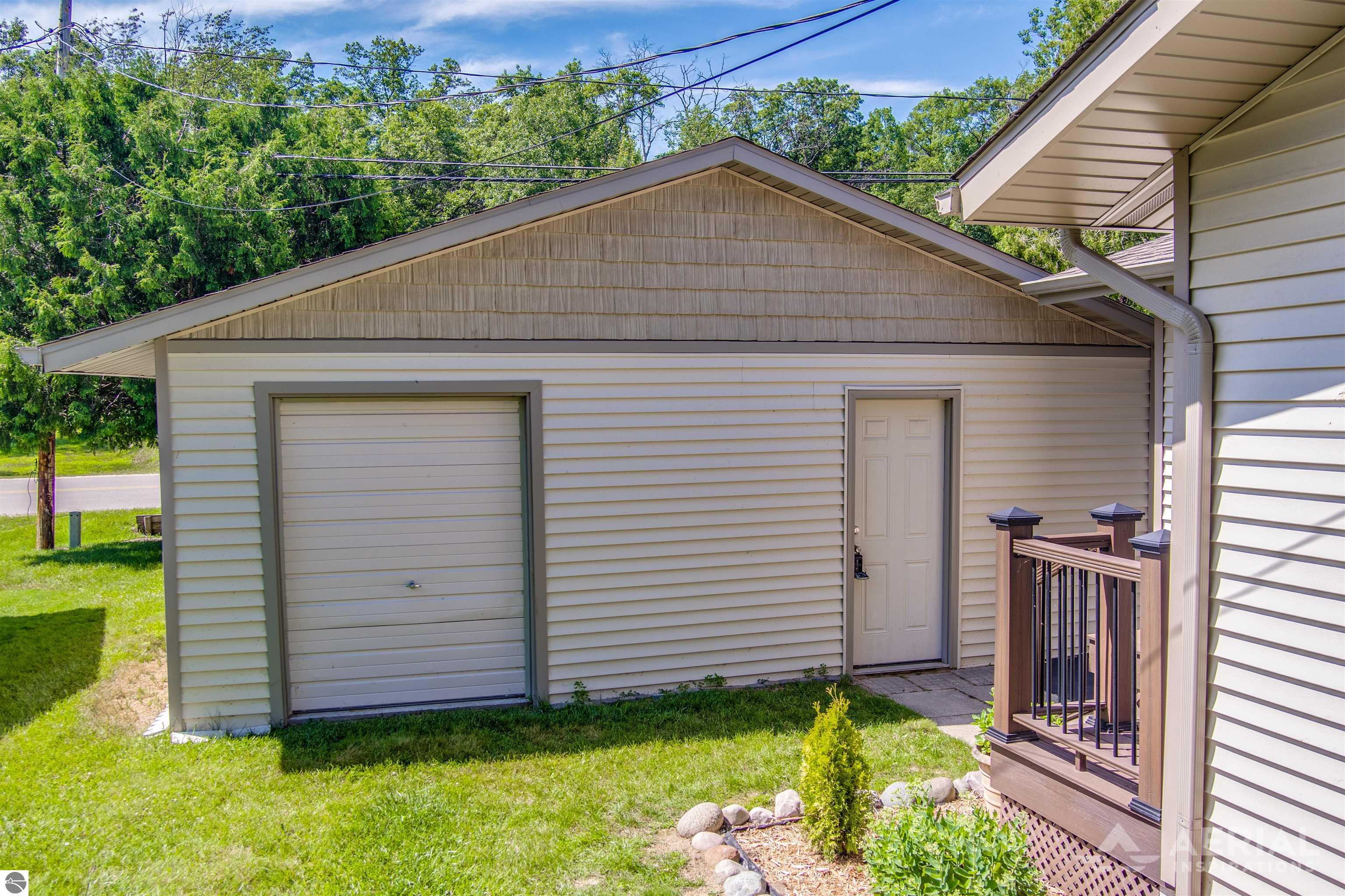 1580 N Ogemaw Trail