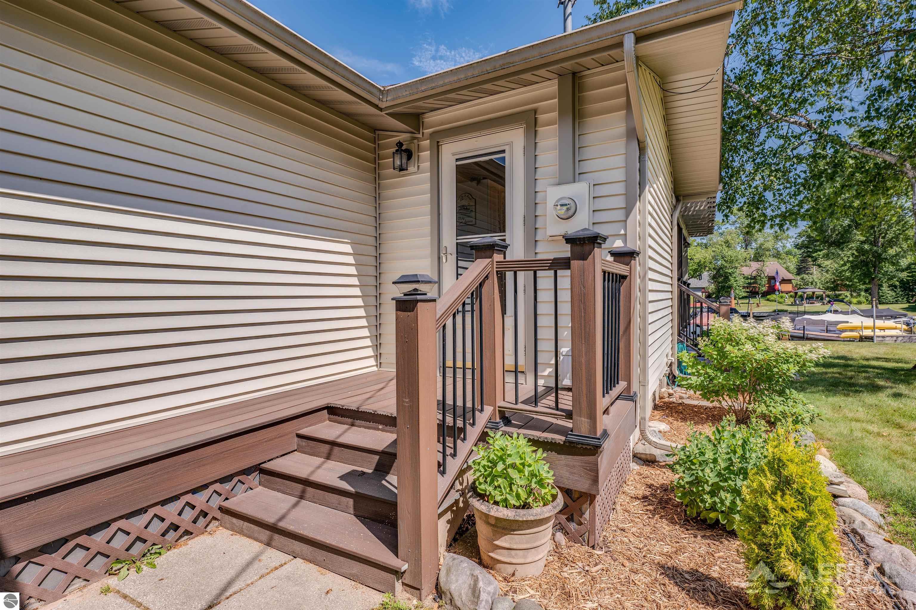 1580 N Ogemaw Trail