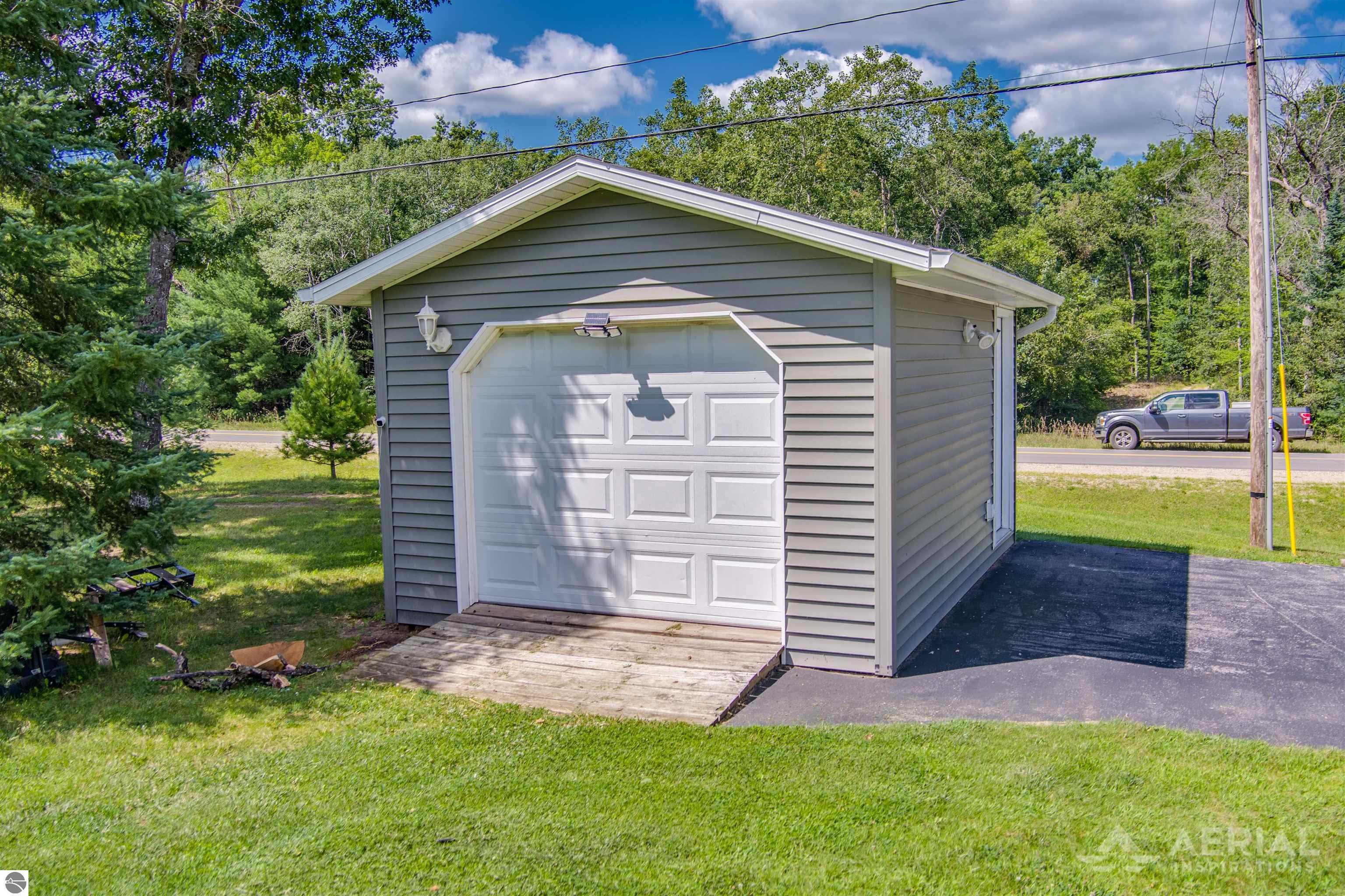 2811 Rifle River Trail