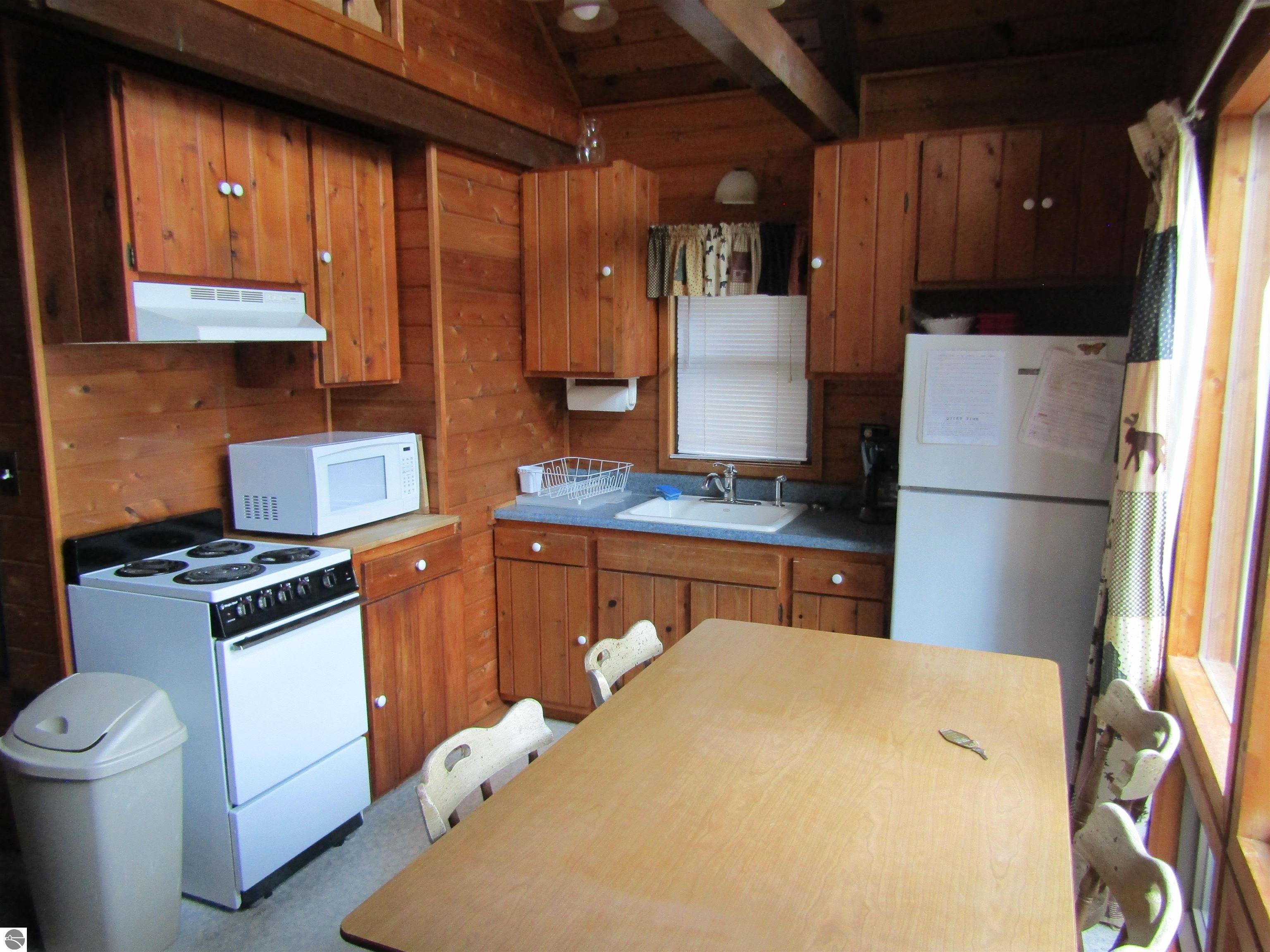 2082 N Ogemaw Trail