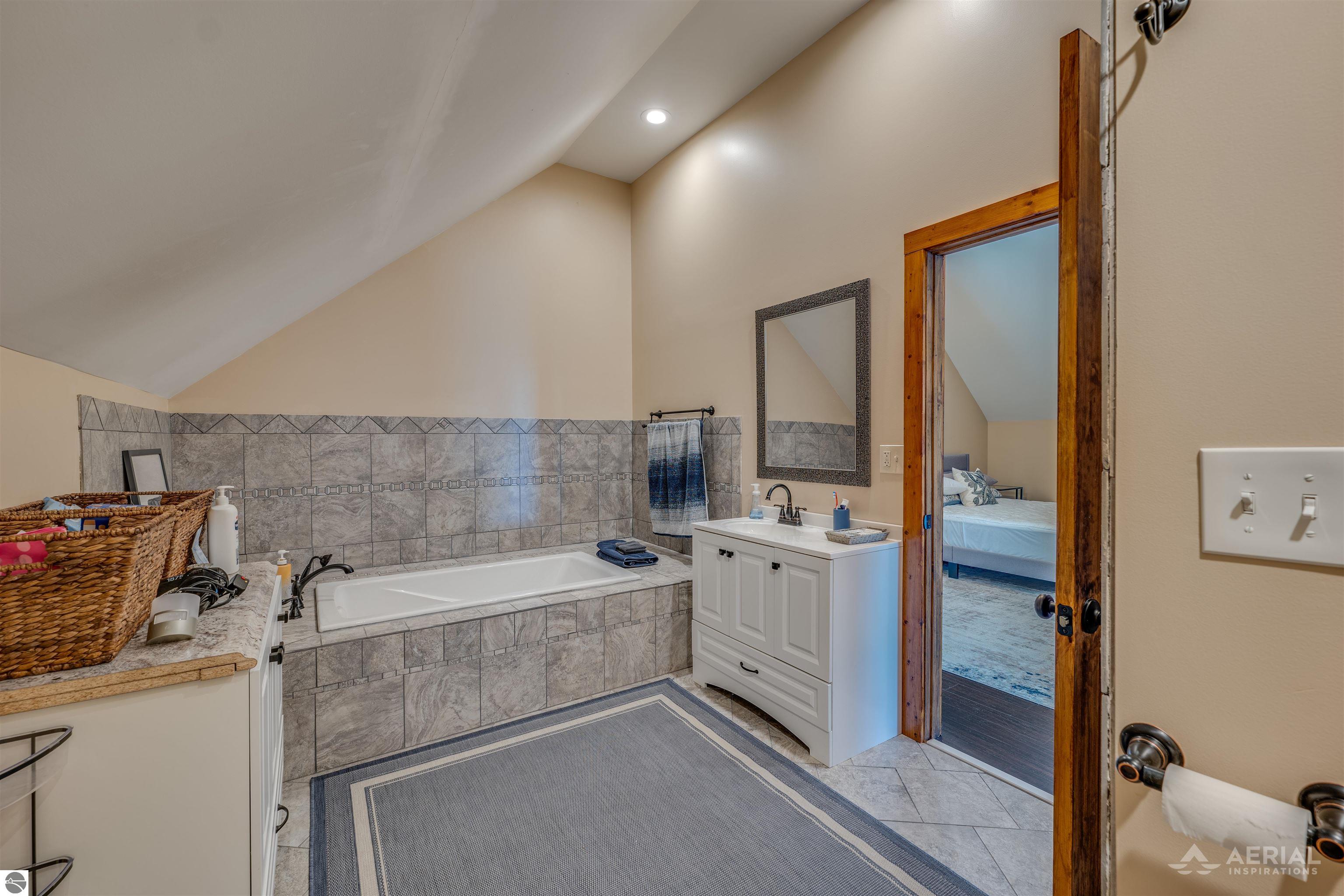 3319 S Ogemaw Trail