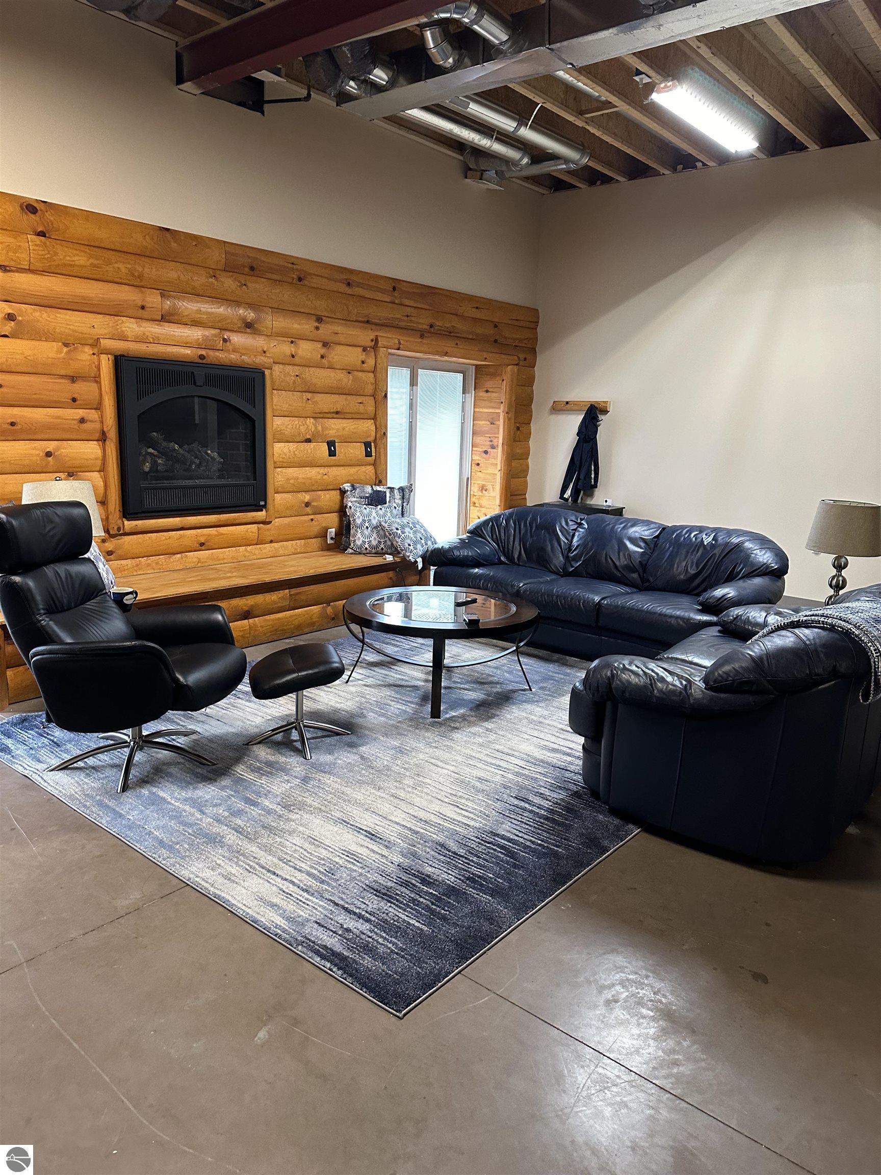 3319 S Ogemaw Trail