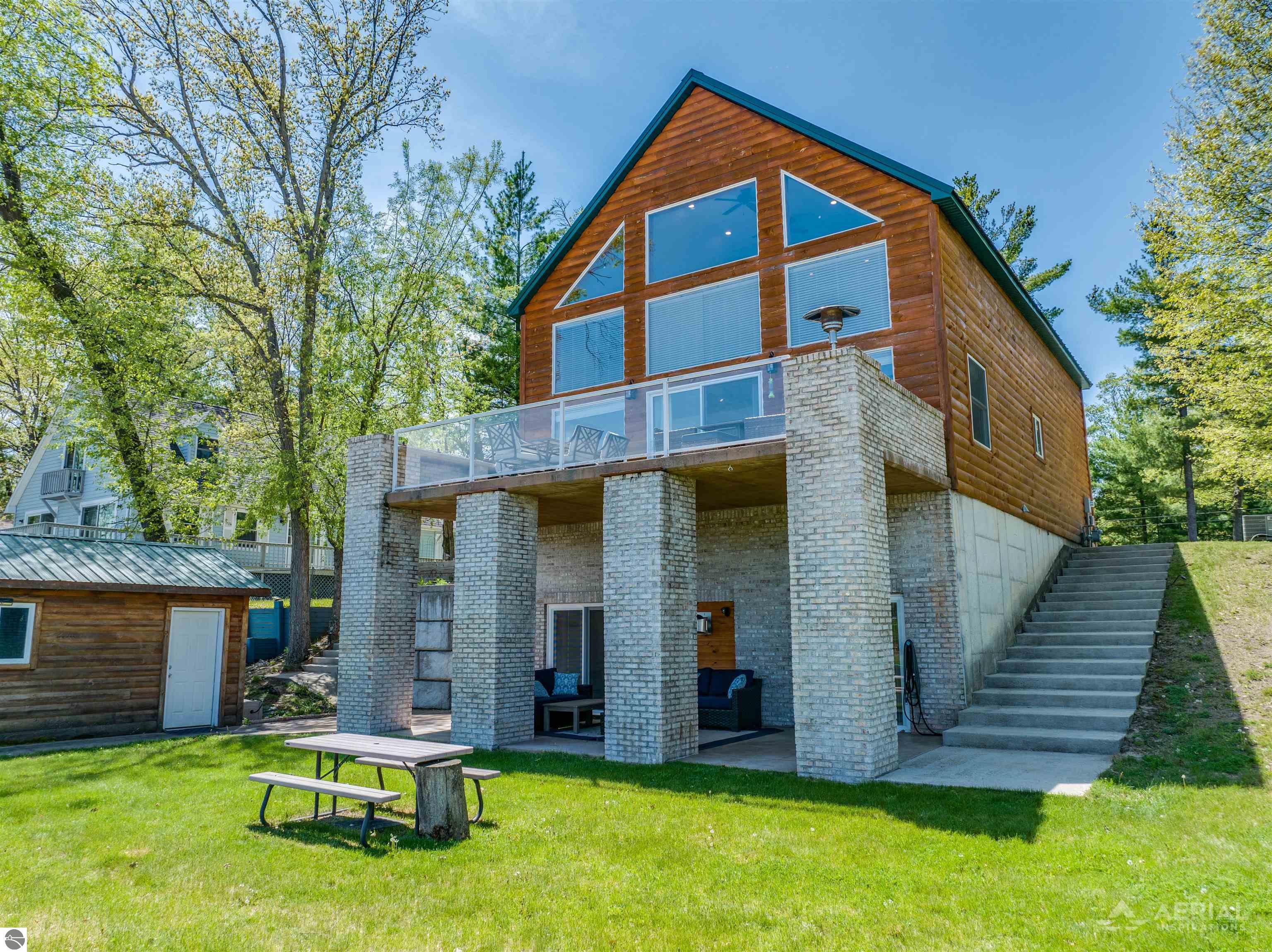 3319 S Ogemaw Trail