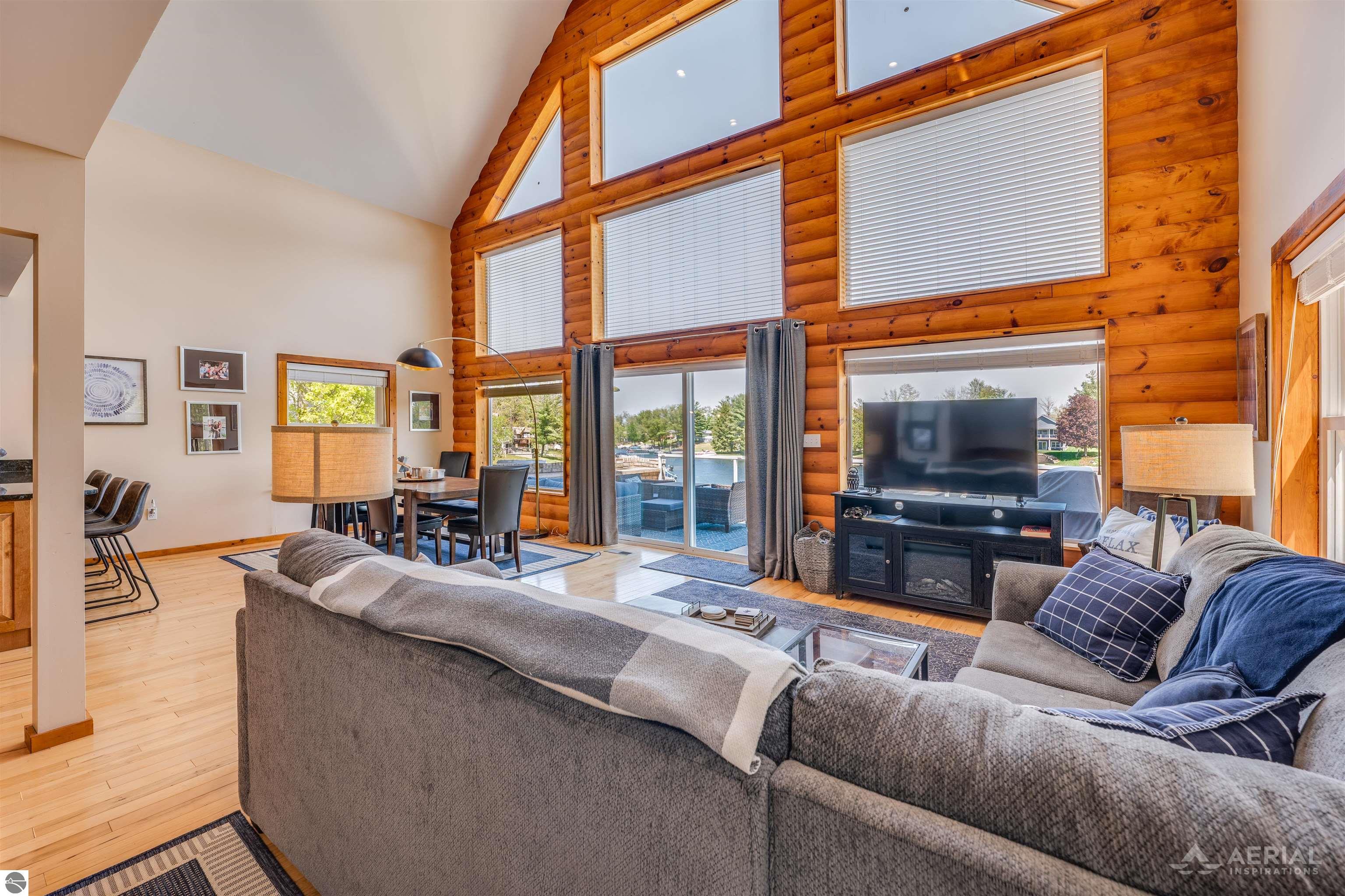 3319 S Ogemaw Trail