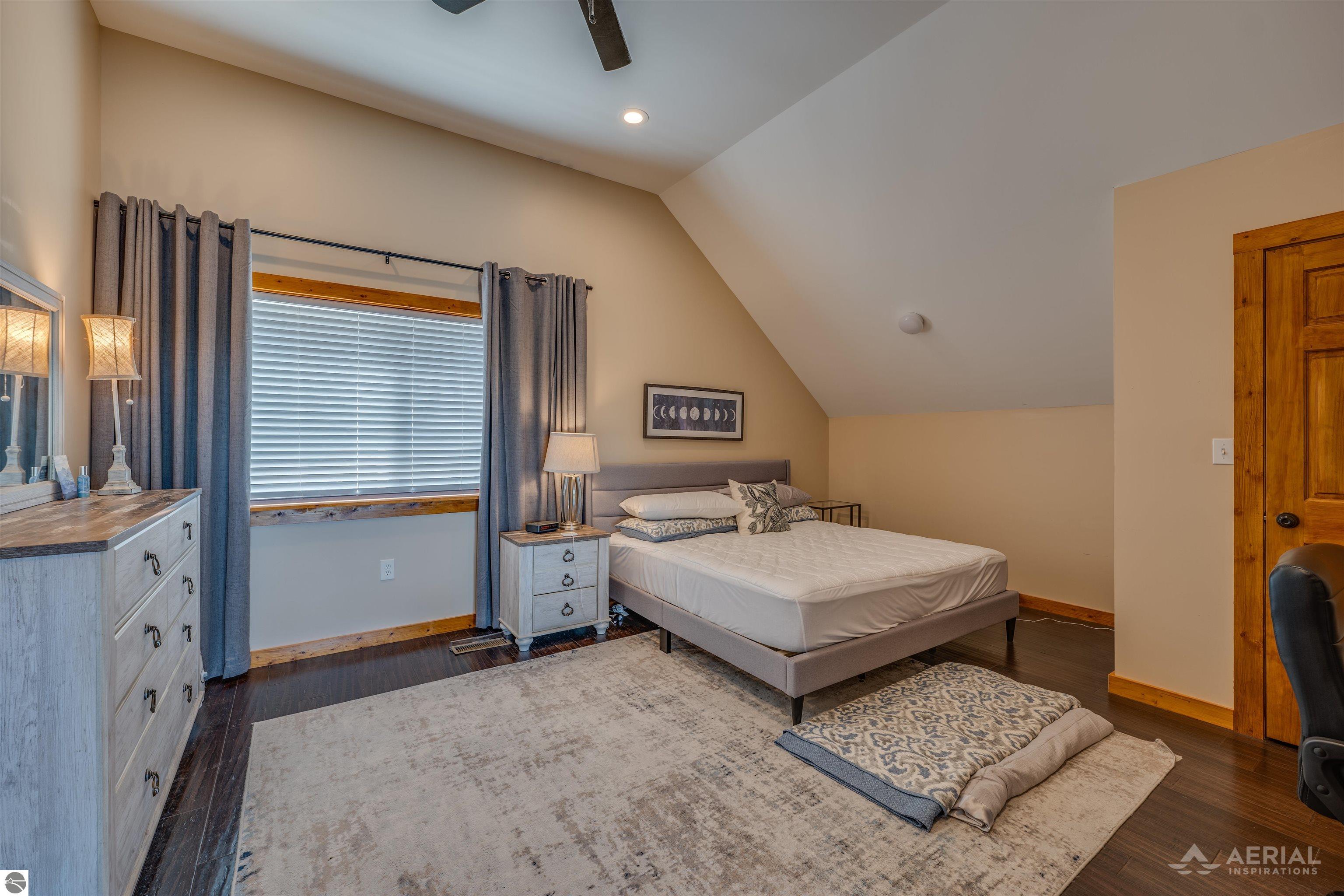 3319 S Ogemaw Trail