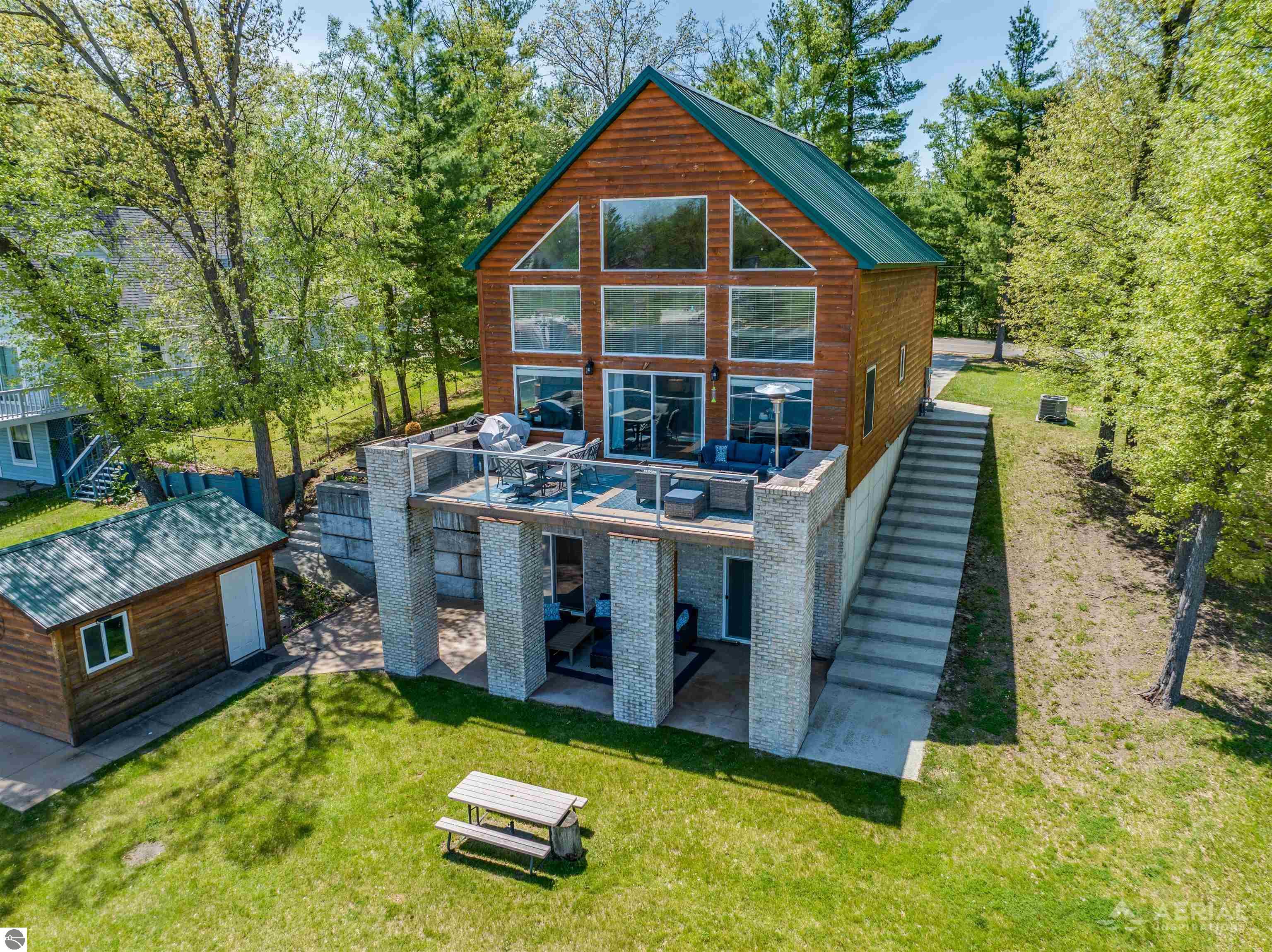 3319 S Ogemaw Trail