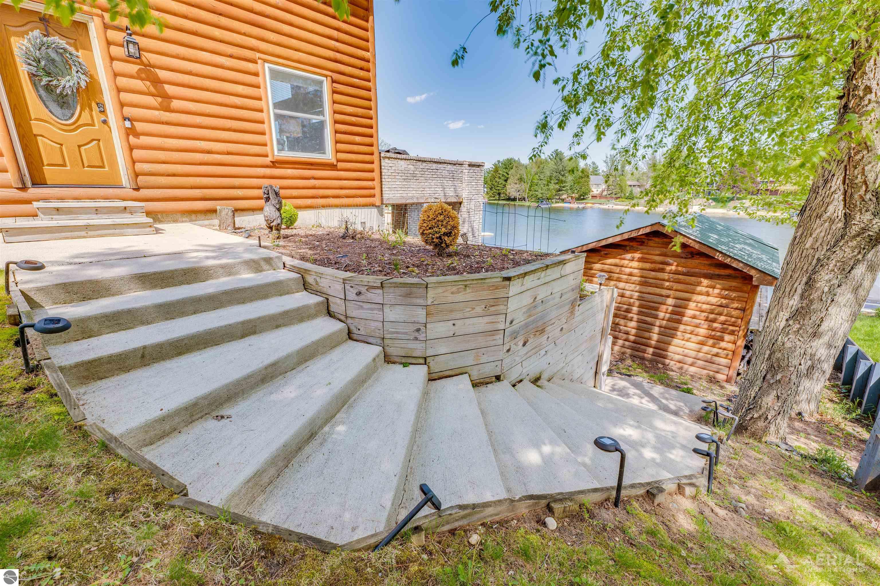 3319 S Ogemaw Trail