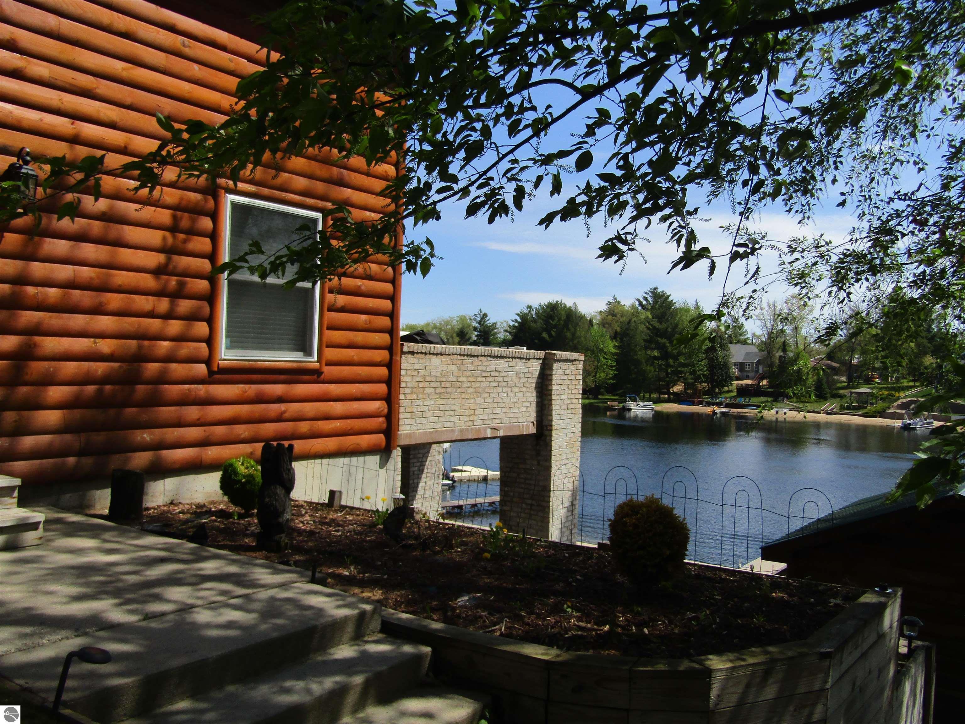 3319 S Ogemaw Trail