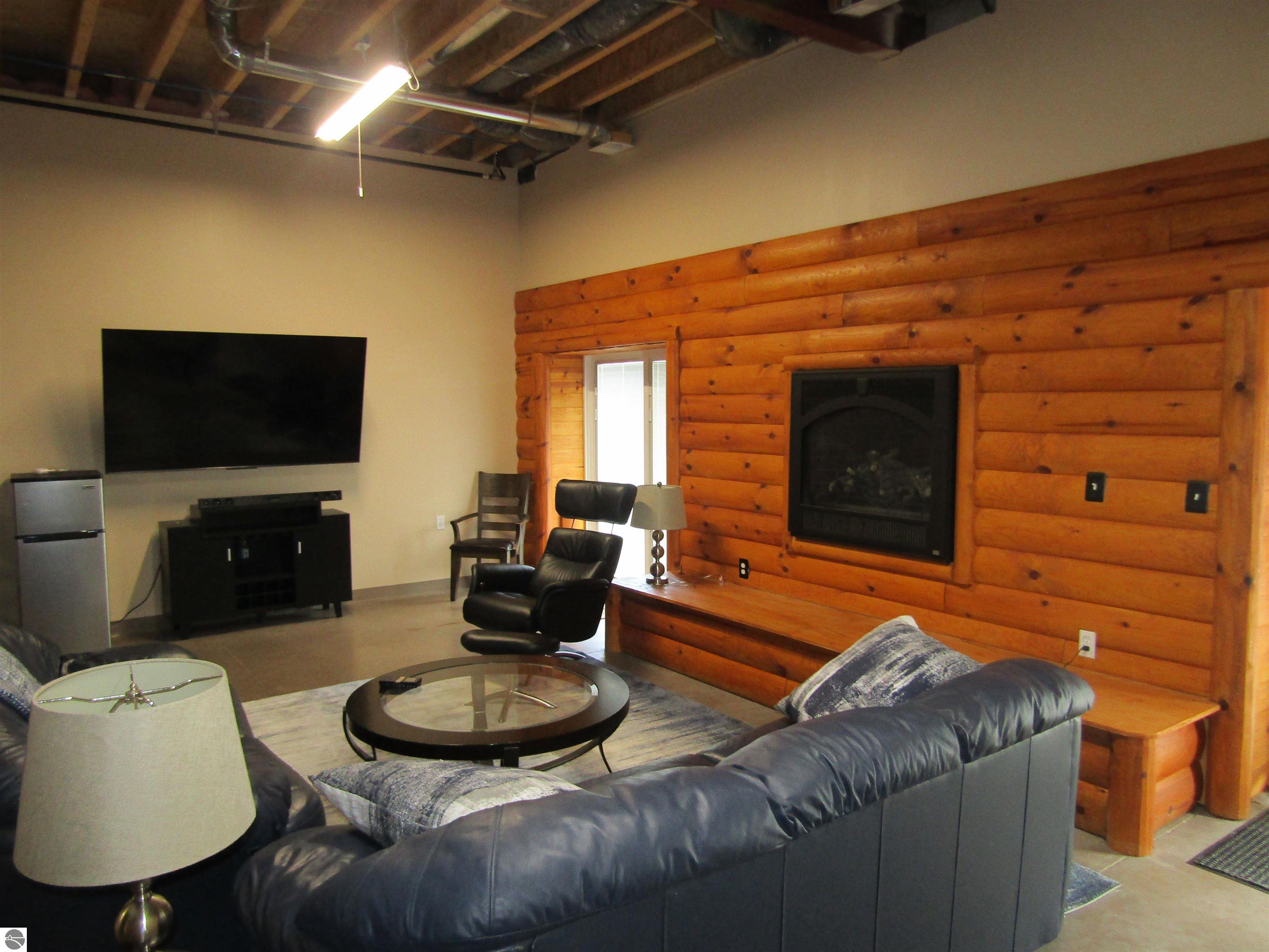 3319 S Ogemaw Trail